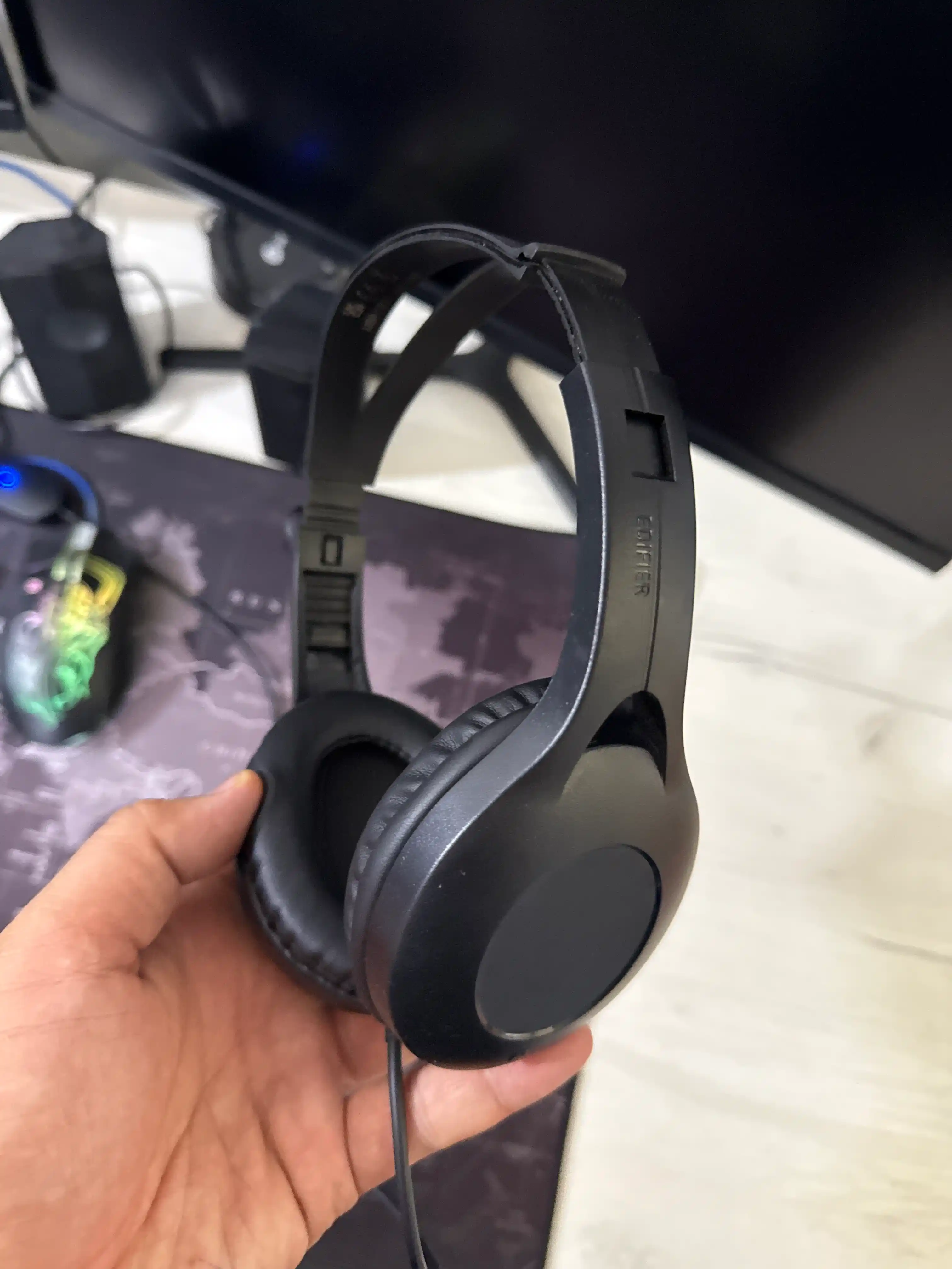 Simli quloqchinlar Edifier K800 USB