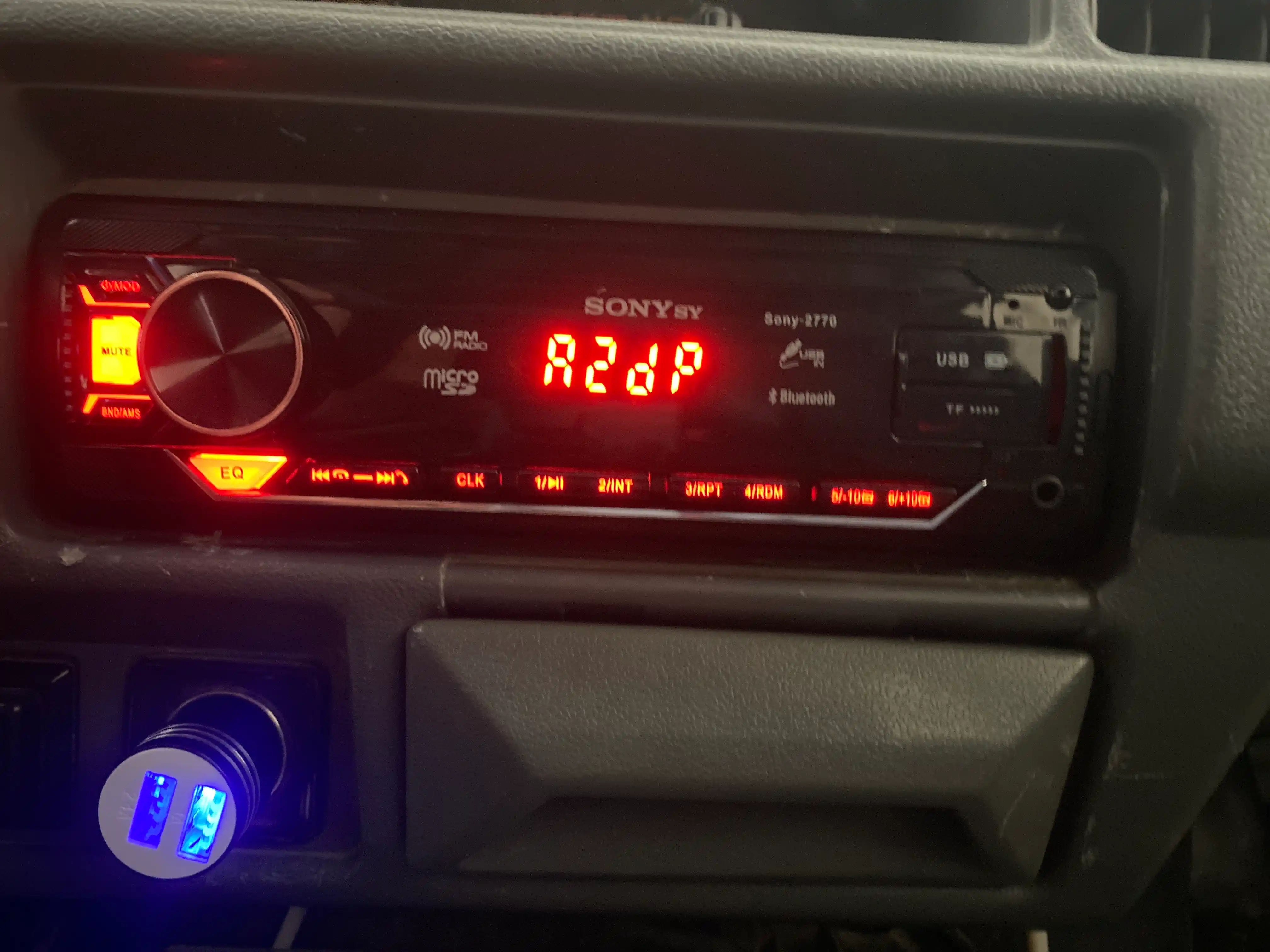 Автомобильный магнитофон SONY MP3 радио BT 1775