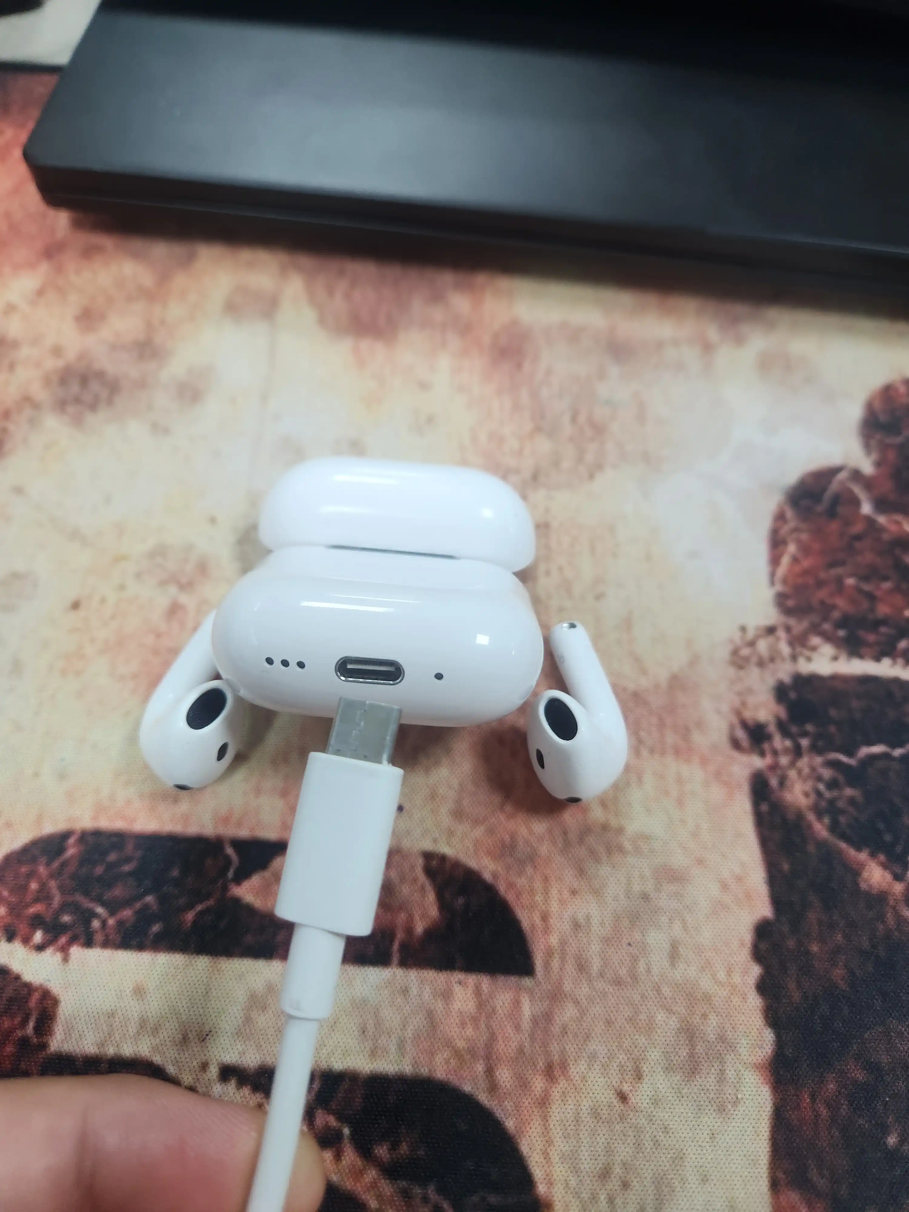 Simsiz quloqchinlar Pods 4, iPhone va Android uchun simsiz naushniklar