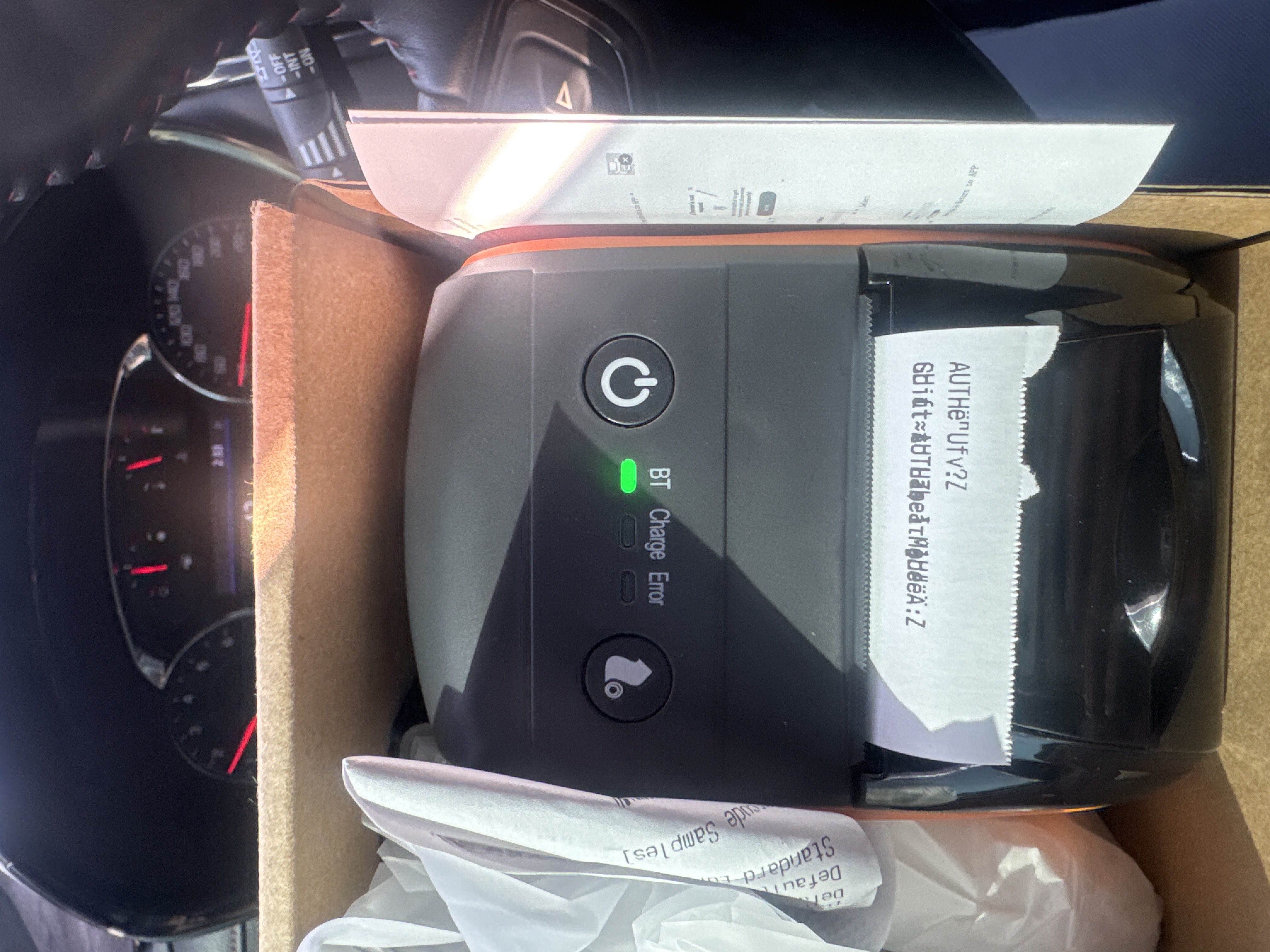 58 mm gacha bo‘lgan cheklar va 50 mm li yorliqlar uchun ikkita termoprinter, USB+Bluetooth