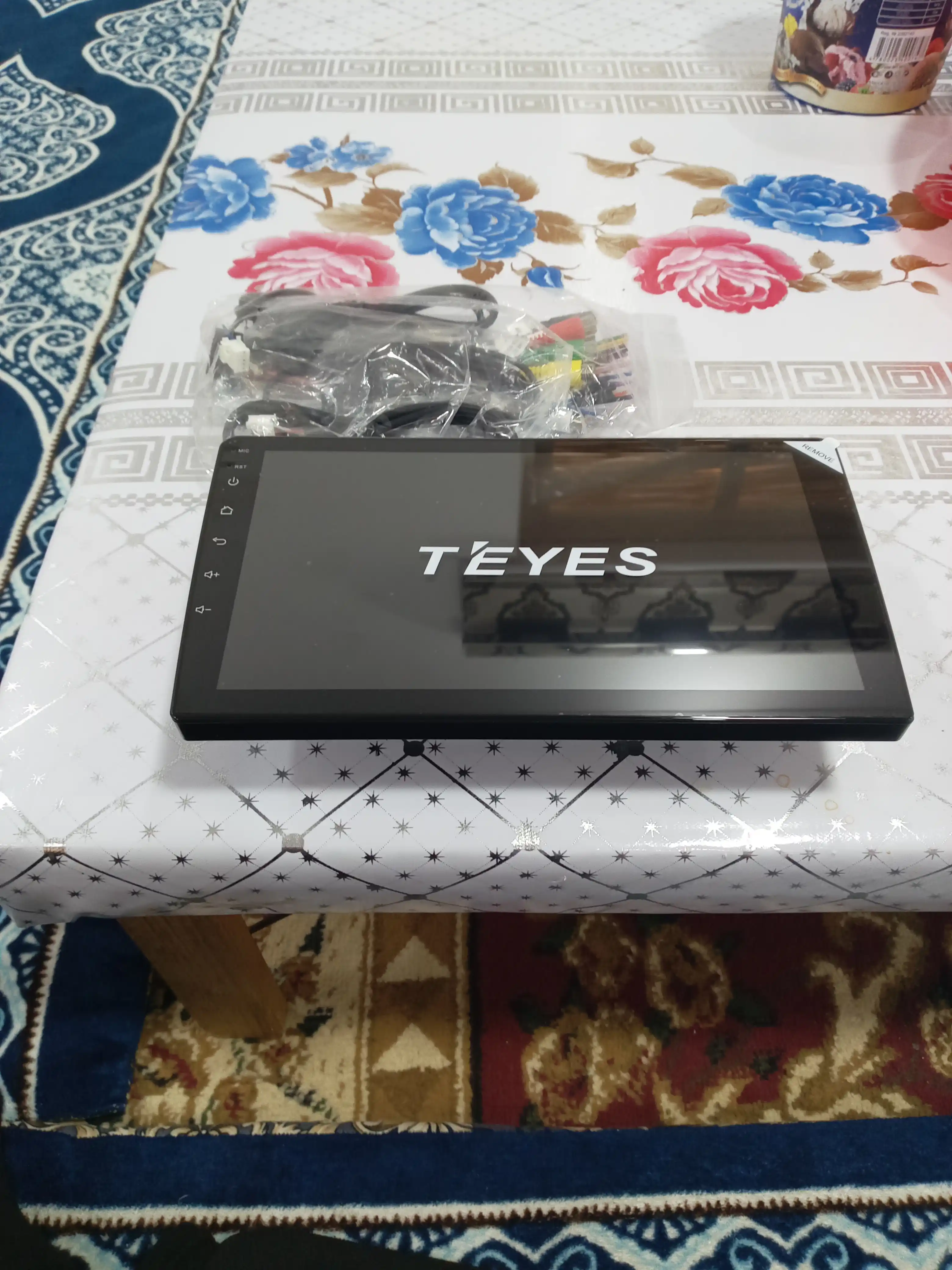 Zamonaviy va universal "Teyes CC3L" avtomobil monitori