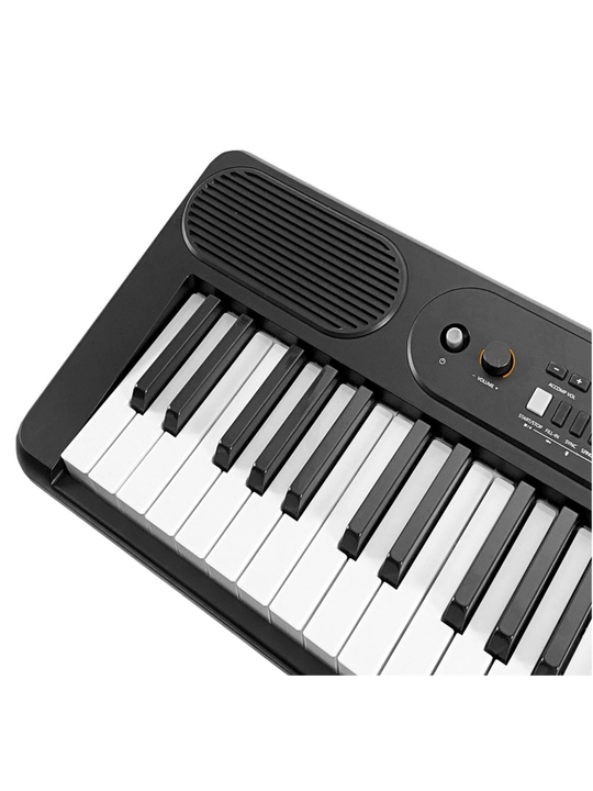 Elektron pianino 61 standart tugmachalari, mikrofon, tarmoq va batareya bilan quvvatlanadi