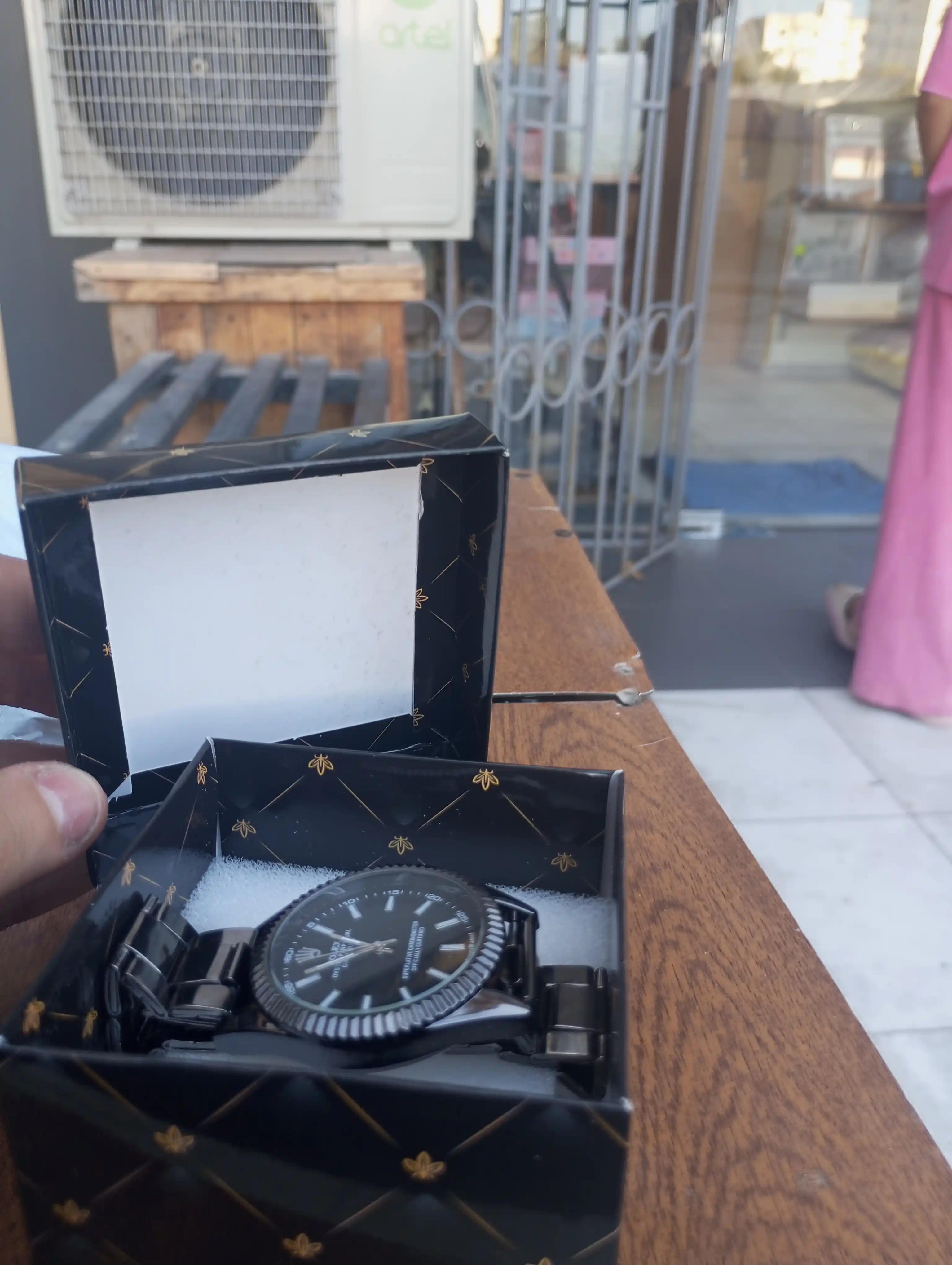 Erkaklar qo‘l soati, metall bilaguzukli, klassik dizayn, kvarts mexanizmli