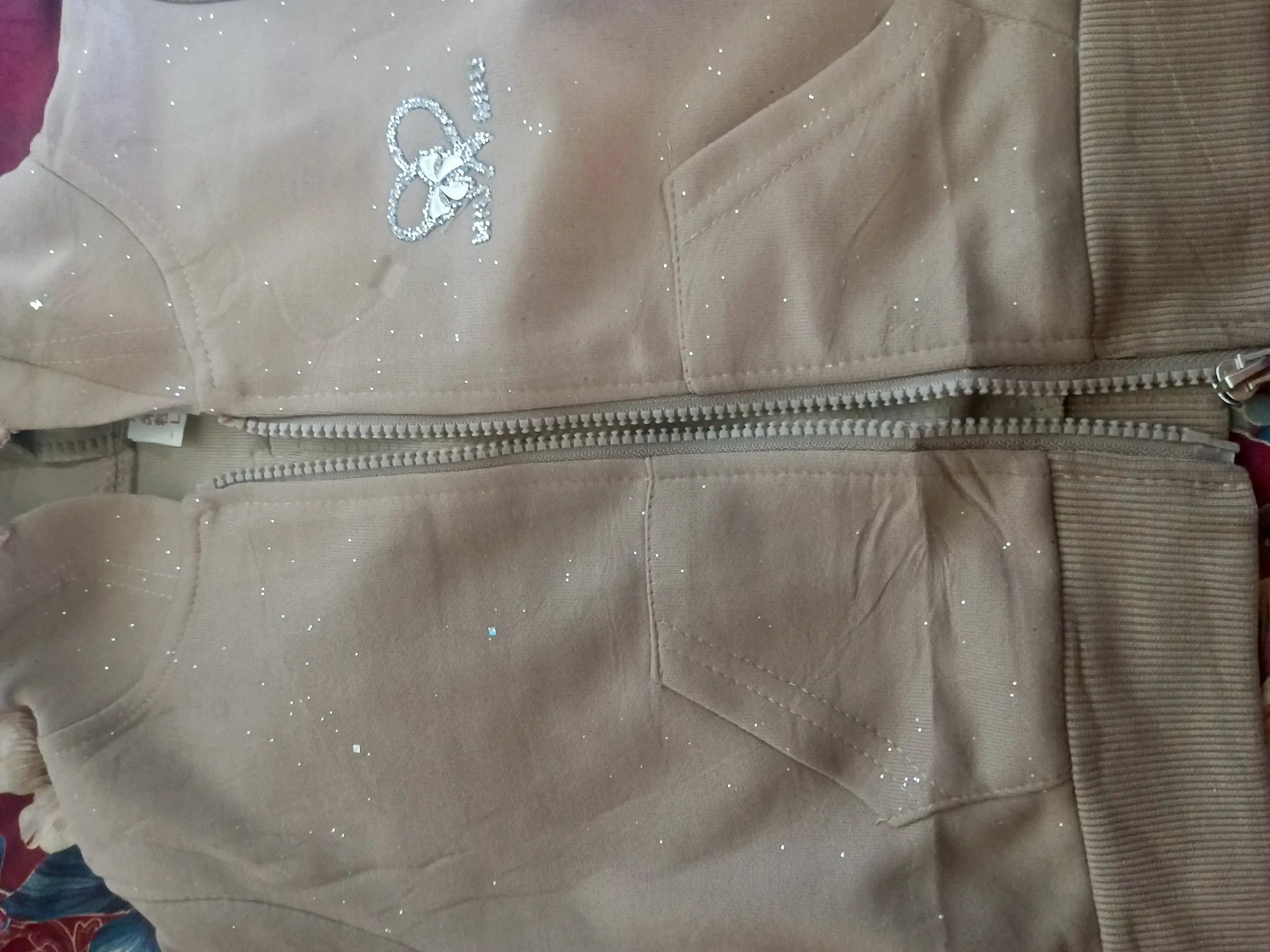 Qizlar uchun issiq dvoyka 4–7 yosh pushti polyester kostyum