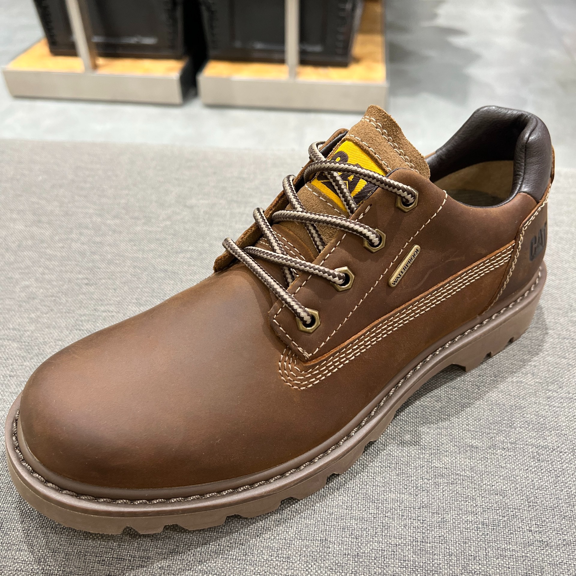 Cat Colorado Low 2.0 charm erkaklar etiklar, kuz/qish, suv o'tkazmaydigan waterproof
