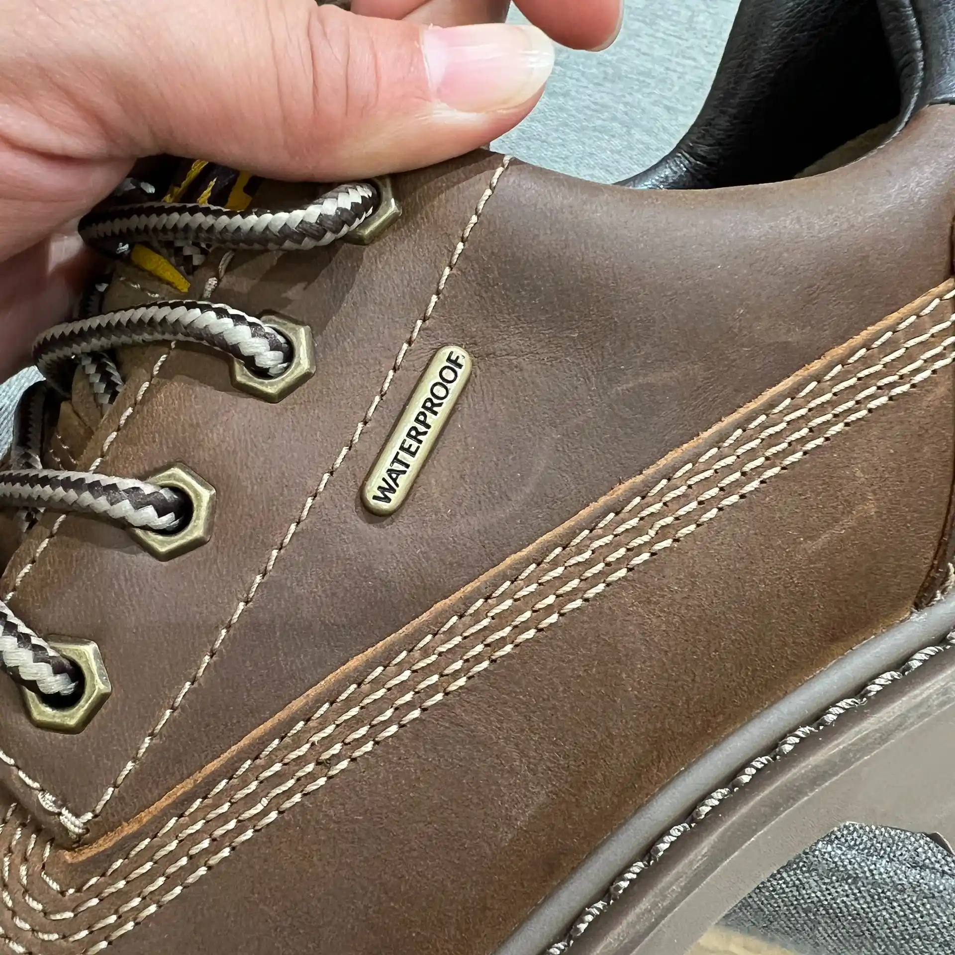 Cat Colorado Low 2.0 charm erkaklar etiklar, kuz/qish, suv o'tkazmaydigan waterproof