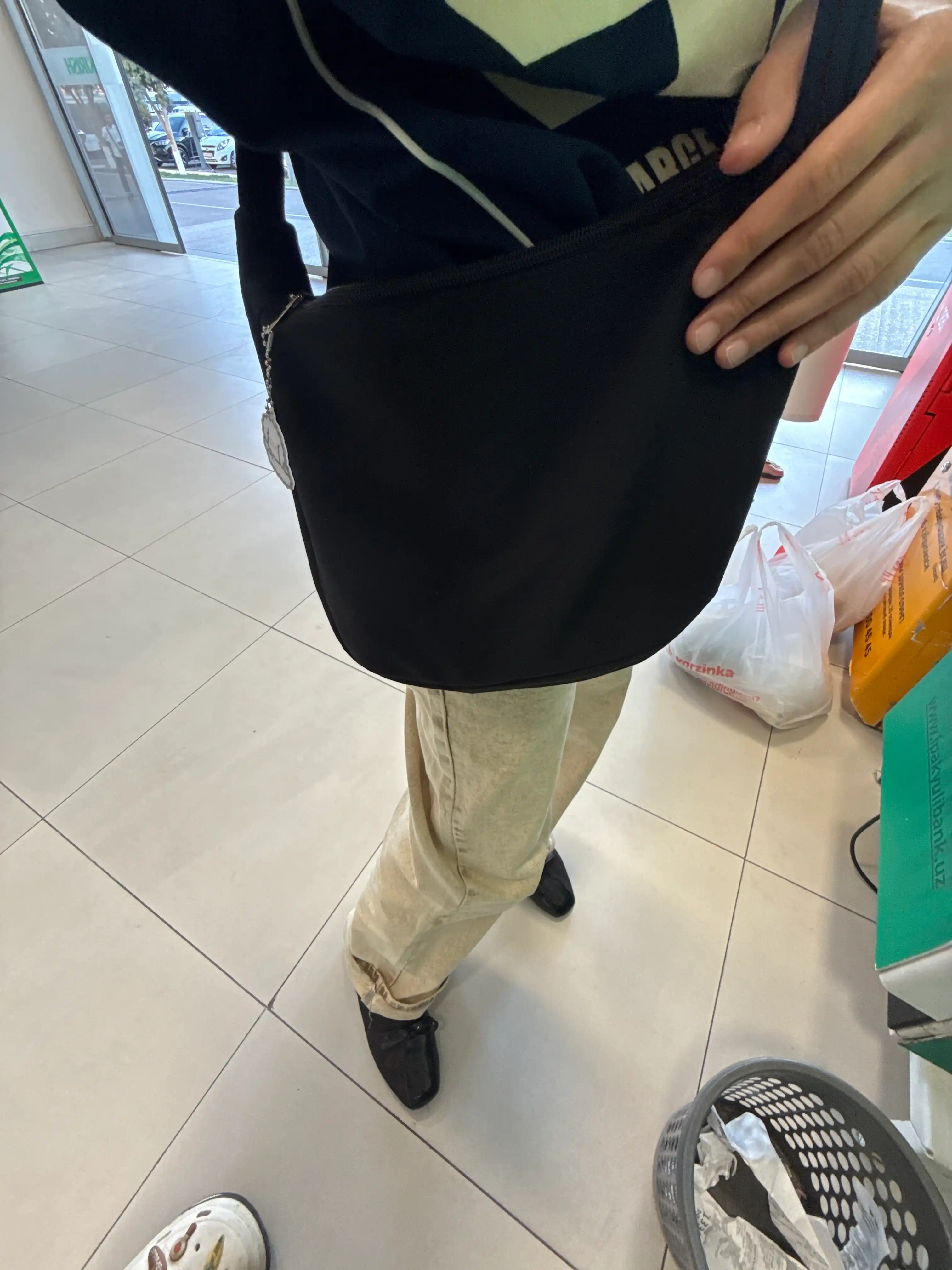 Ayollar neylon xobo sumkasi, 120 sm, uzunlikdagi molniya va tasmali