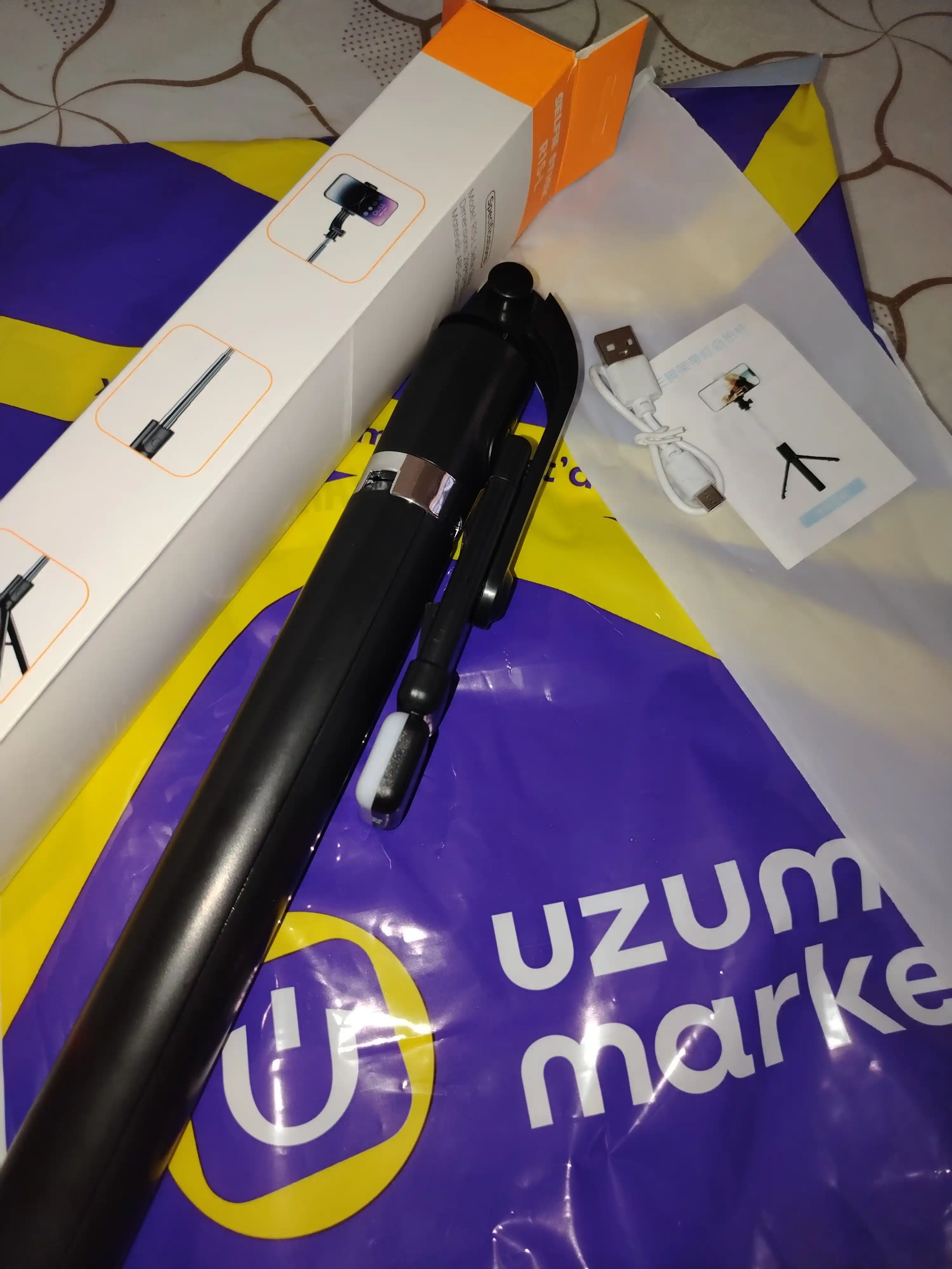 Universal 3 tasi 1 da shtativ: selfi tayoqchasi, tripod va Bluetooth pulti — foto va video