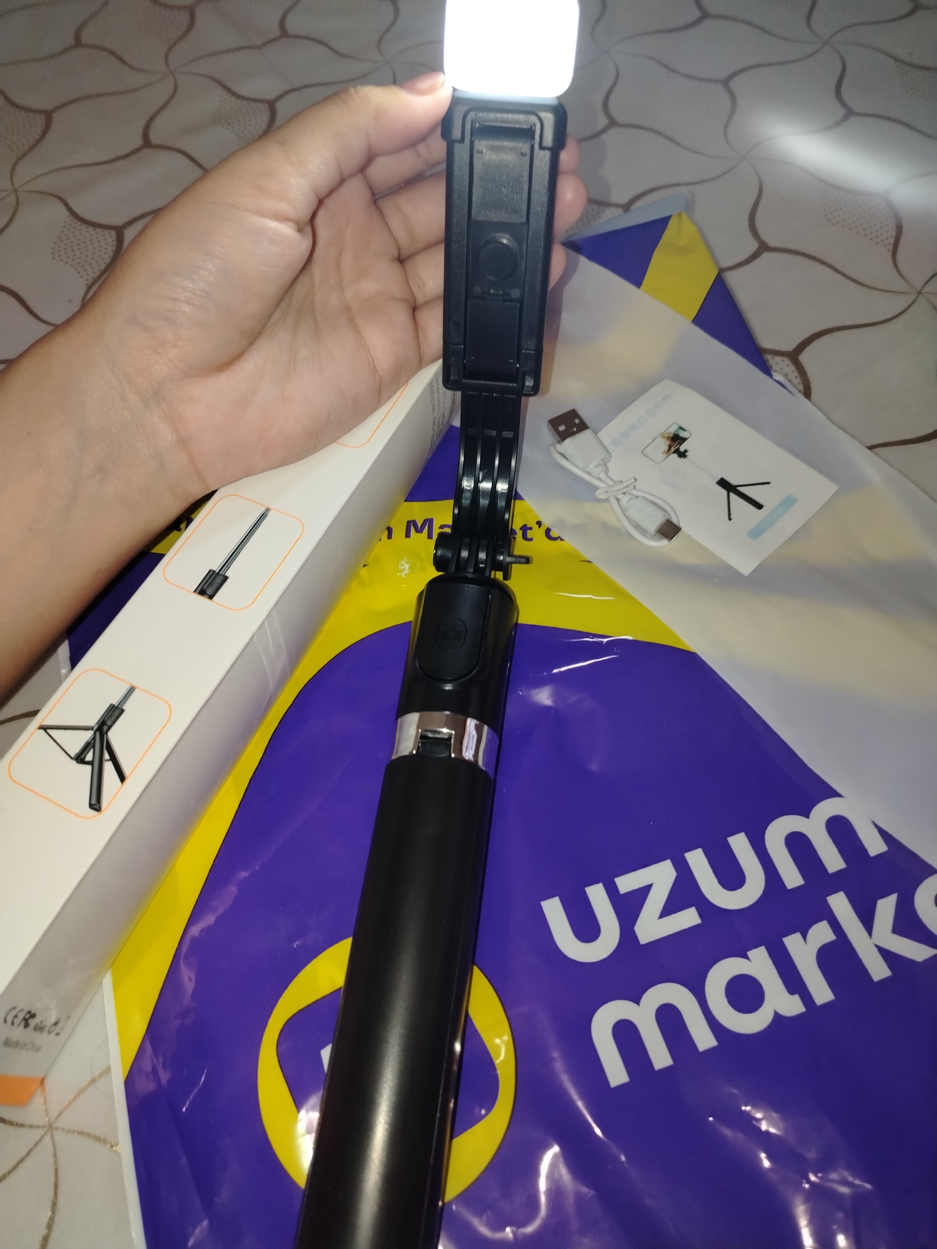 Universal 3 tasi 1 da shtativ: selfi tayoqchasi, tripod va Bluetooth pulti — foto va video