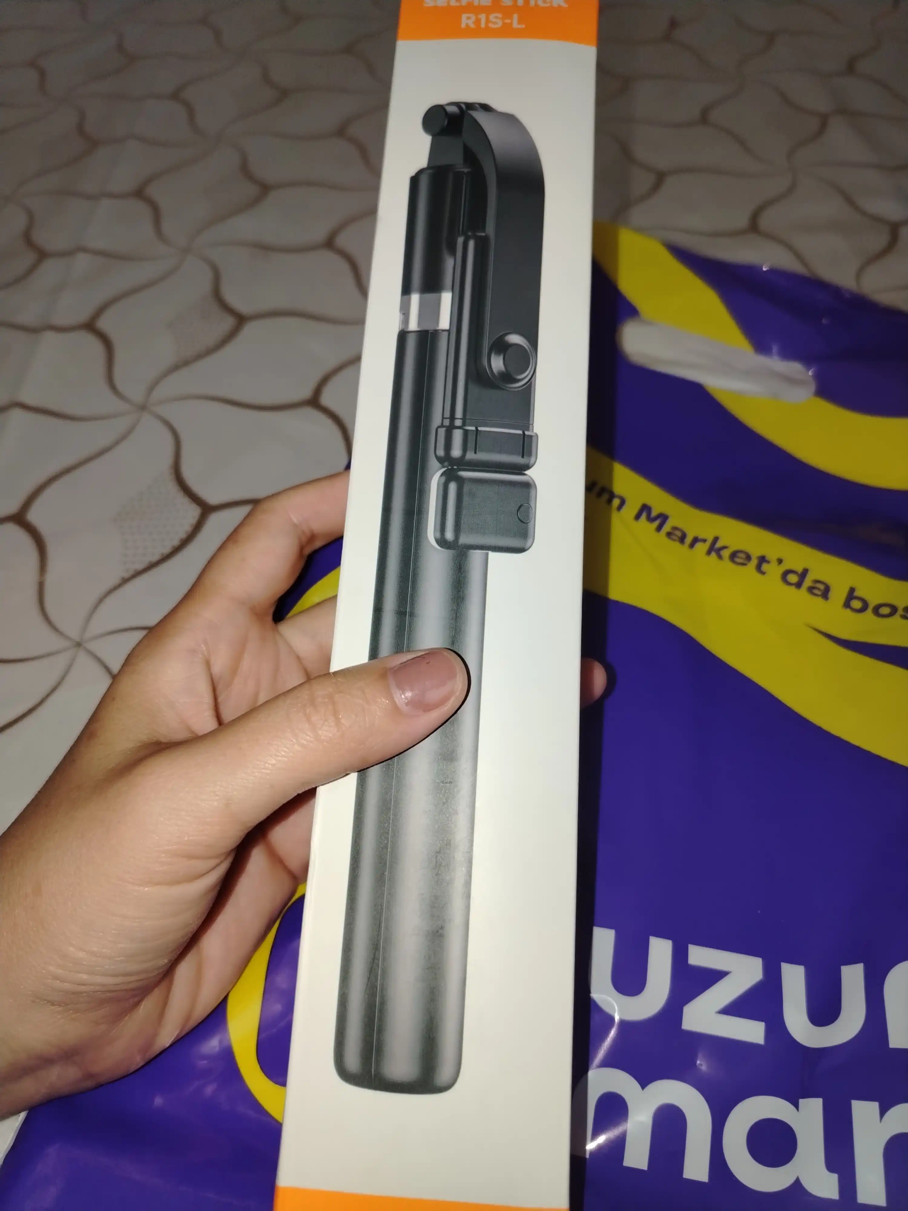 Universal 3 tasi 1 da shtativ: selfi tayoqchasi, tripod va Bluetooth pulti — foto va video