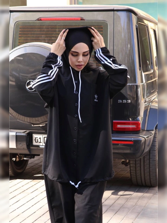 Ayollar sport kostyumi, kapyushonli, tugmali keng fason, ikki ip