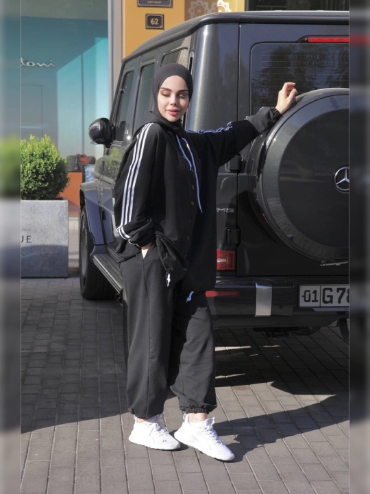 Ayollar sport kostyumi, kapyushonli, tugmali keng fason, ikki ip