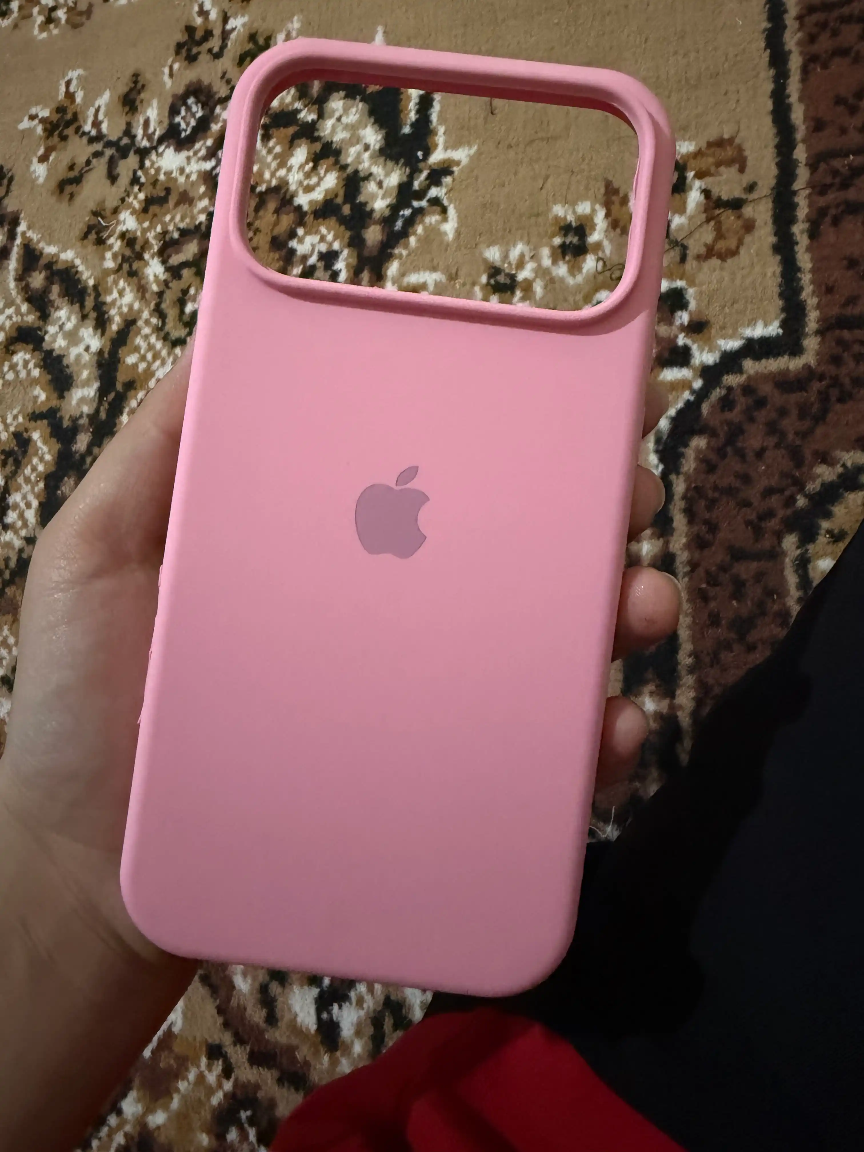 Силиконовый чехол с логотипом для iPhone 17 Pro Max/18 Pro Max бортик 1.5 мм
