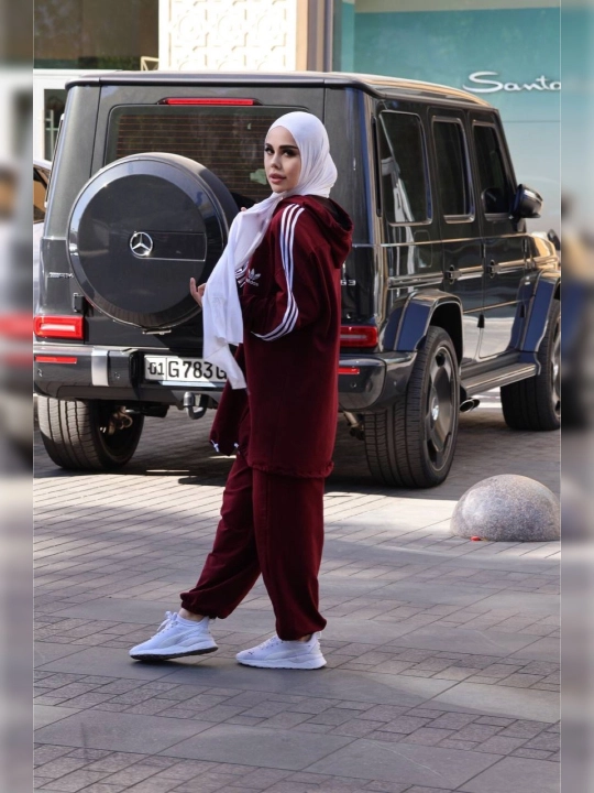 Ayollar sport kostyumi, kapyushonli, tugmali keng fason, ikki ip
