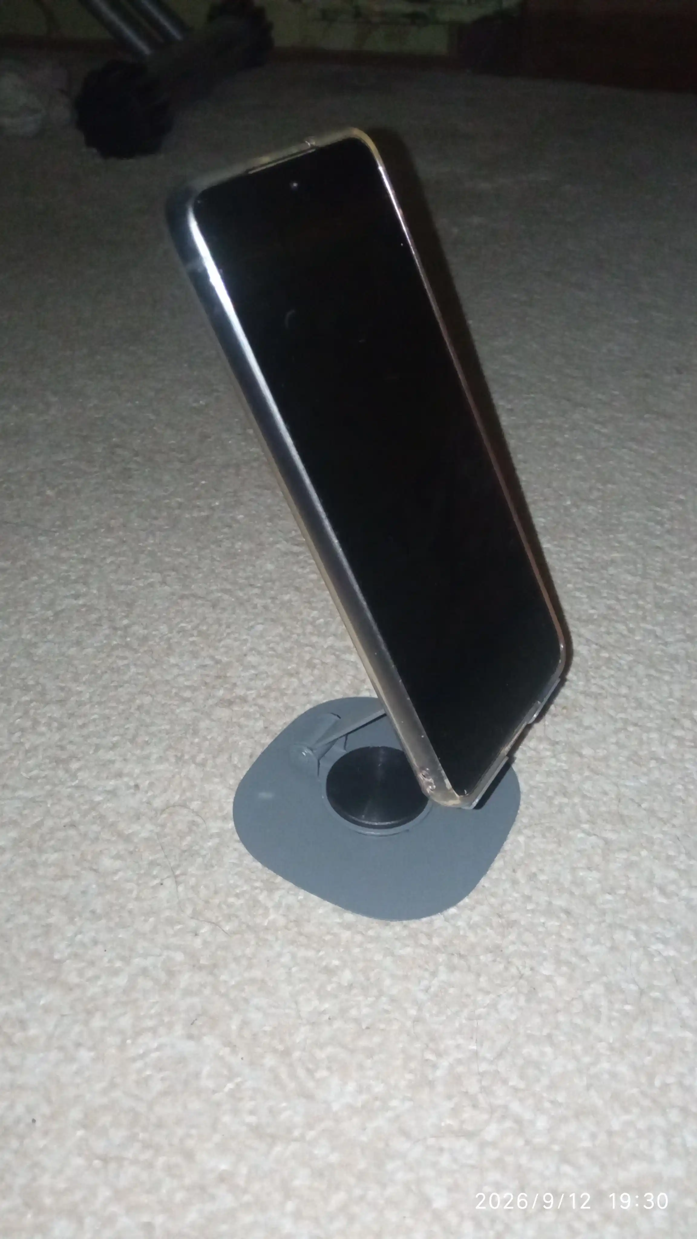 Telefon va planshet uchun 360° aylanuvchi mustahkam metall ushlagich