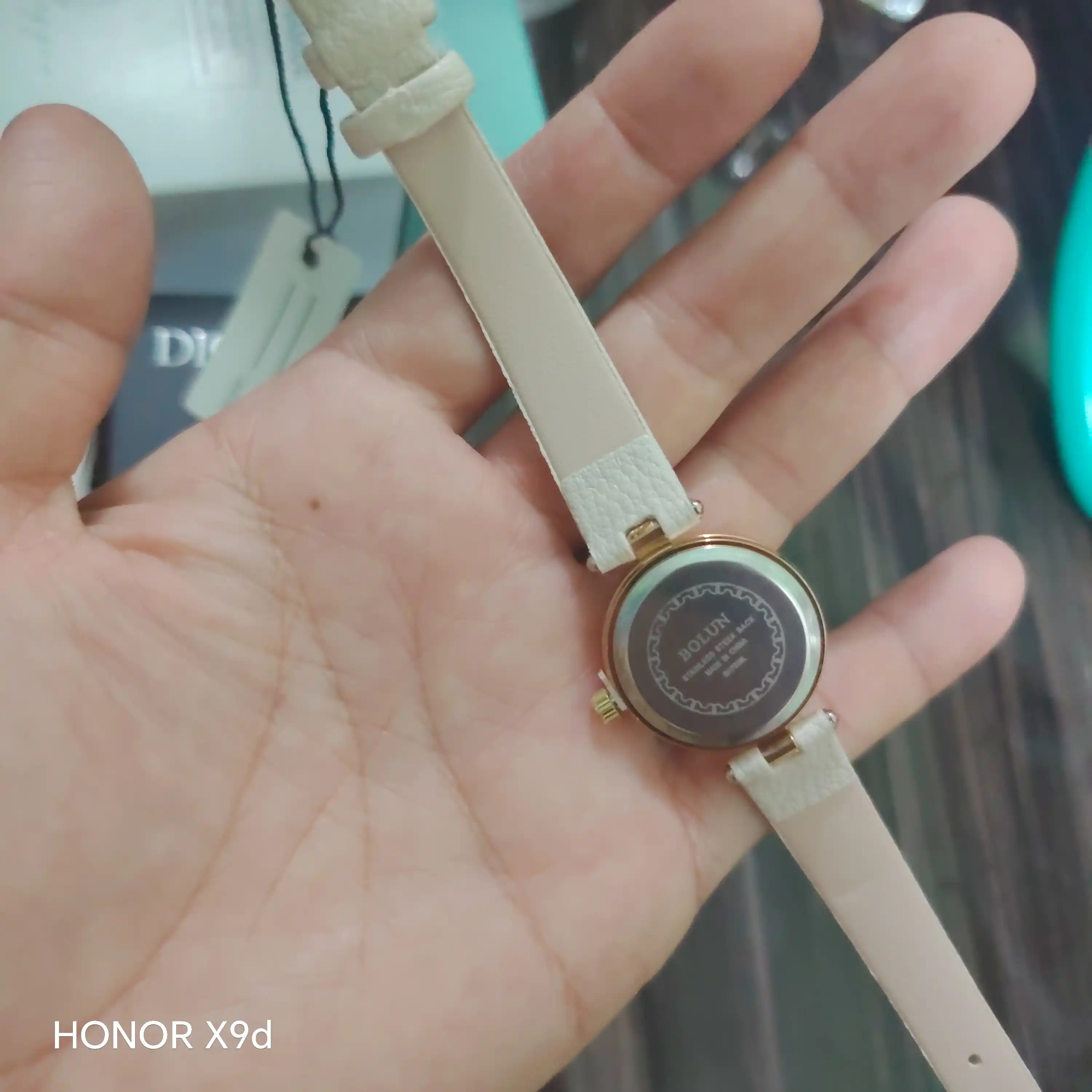 BOLUN A1126 ayollar qo‘l soati — nafis oval dizayn, charm tasma