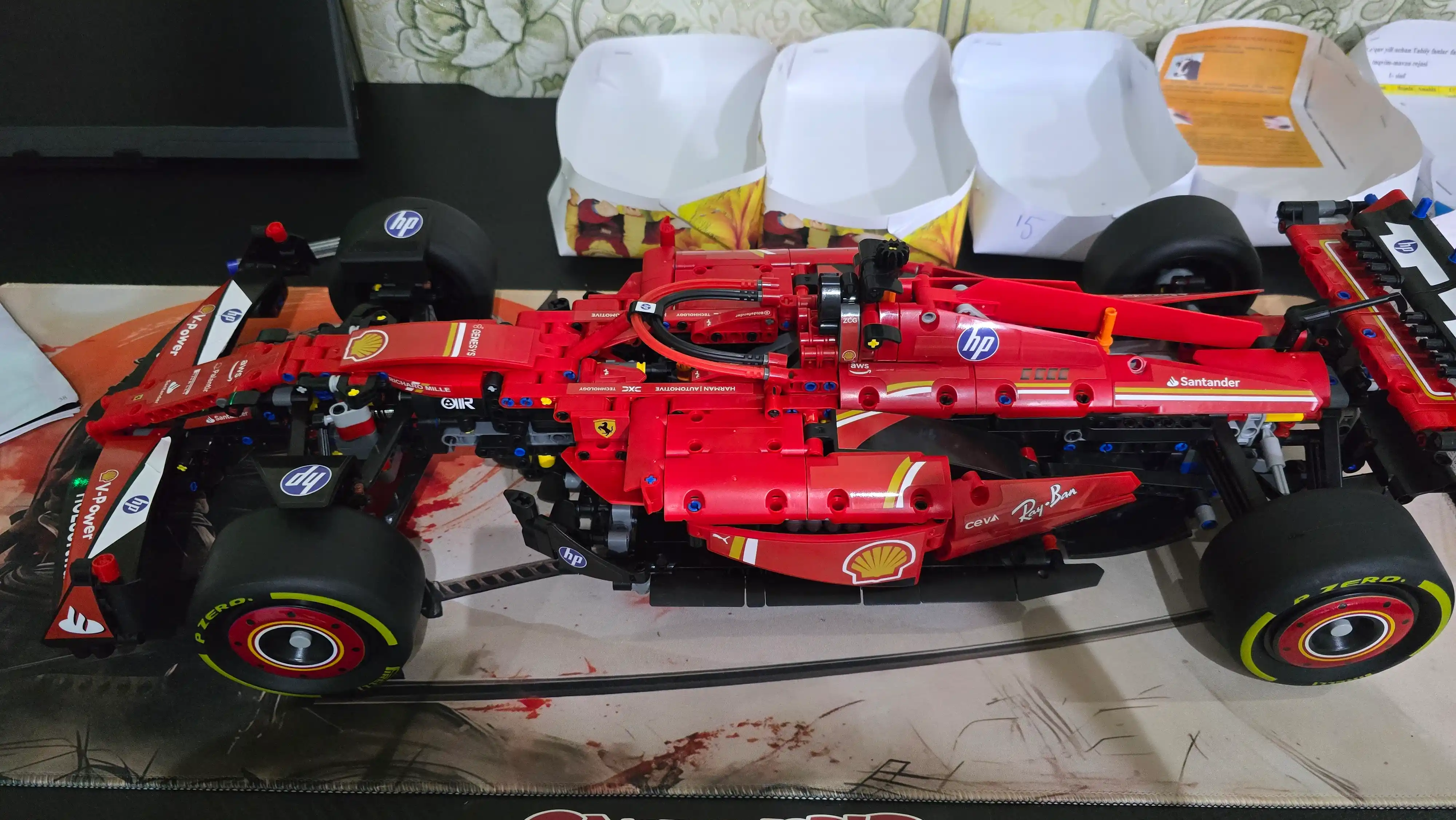 Formula 1 poyga mashinasi konstruktori, katta model 1:8 Technic, LEGO bilan mos keladi