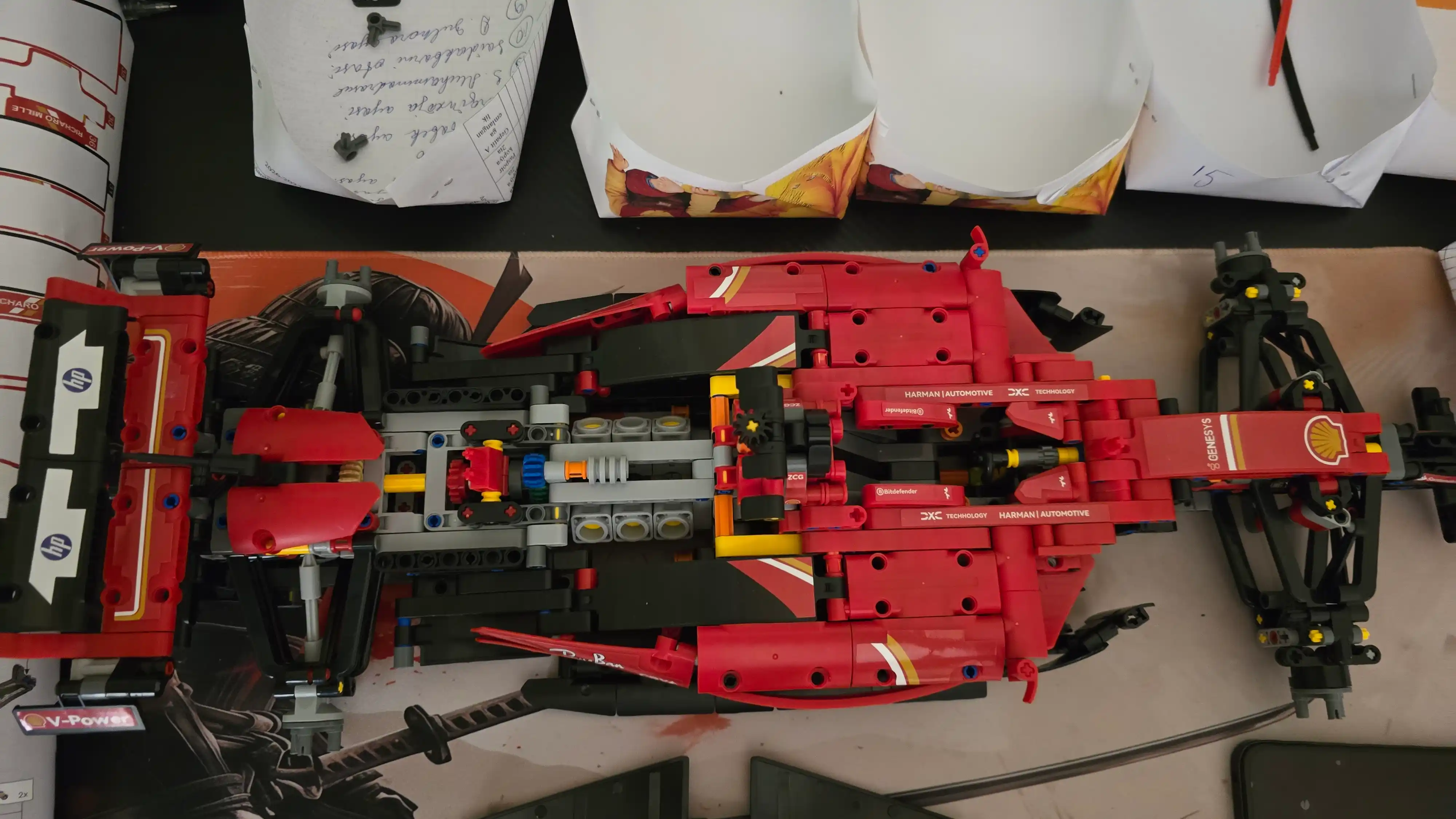 Formula 1 poyga mashinasi konstruktori, katta model 1:8 Technic, LEGO bilan mos keladi