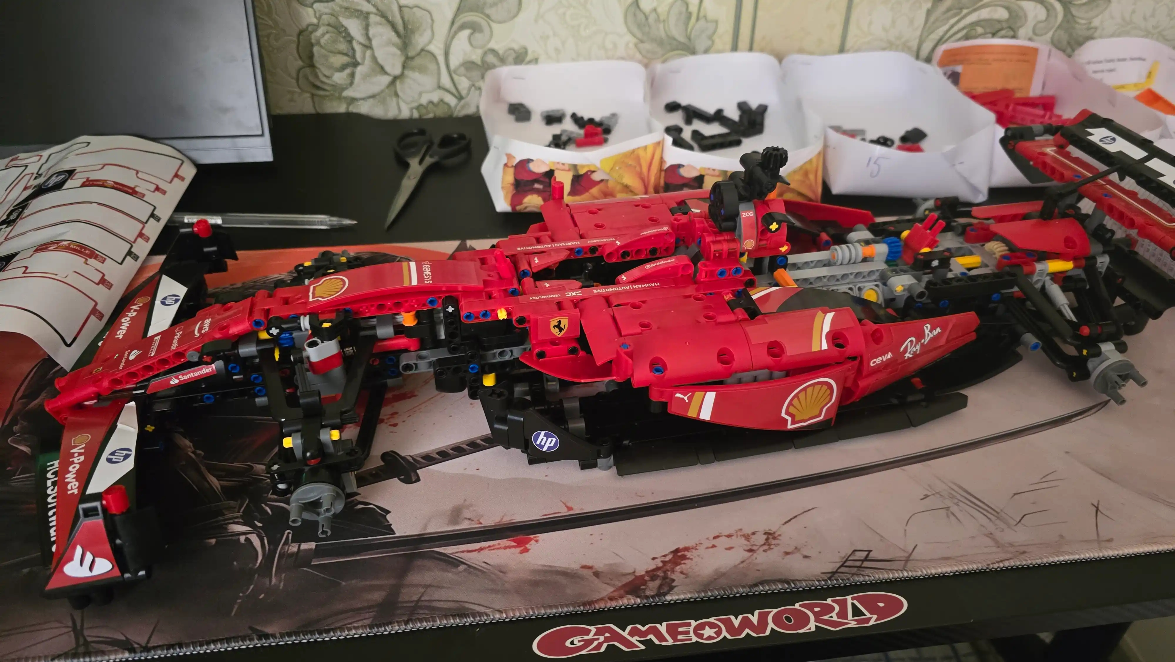 Formula 1 poyga mashinasi konstruktori, katta model 1:8 Technic, LEGO bilan mos keladi