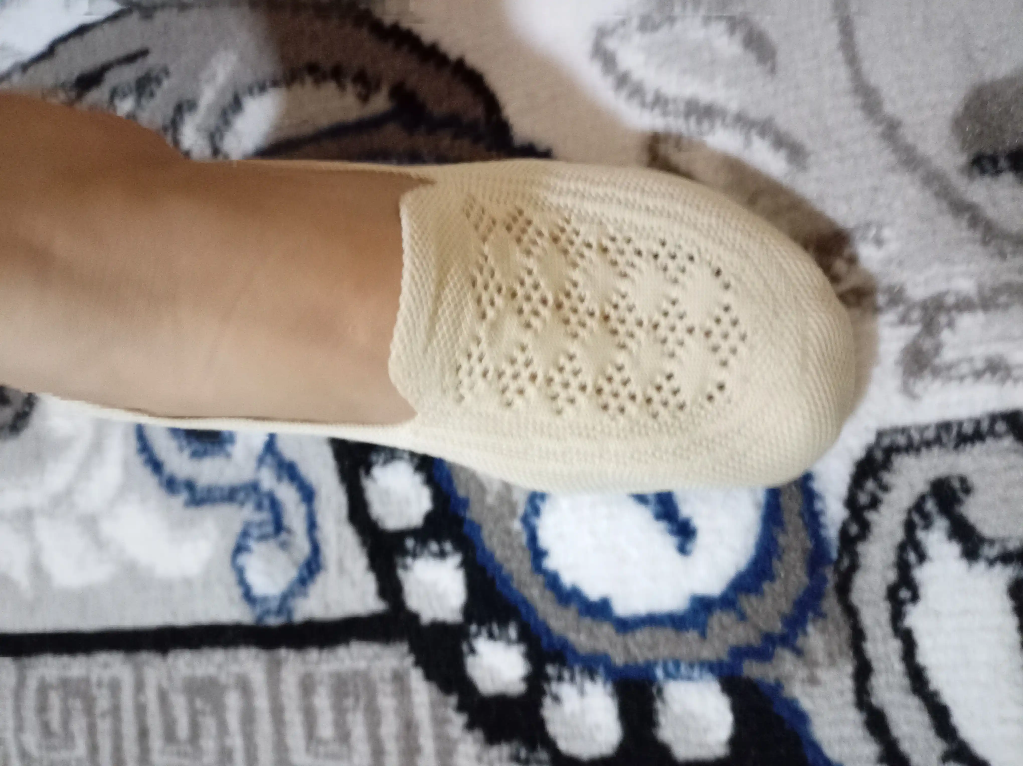 Ayollar oyoq kiyimlari, krassovkalar ayollar uchun 