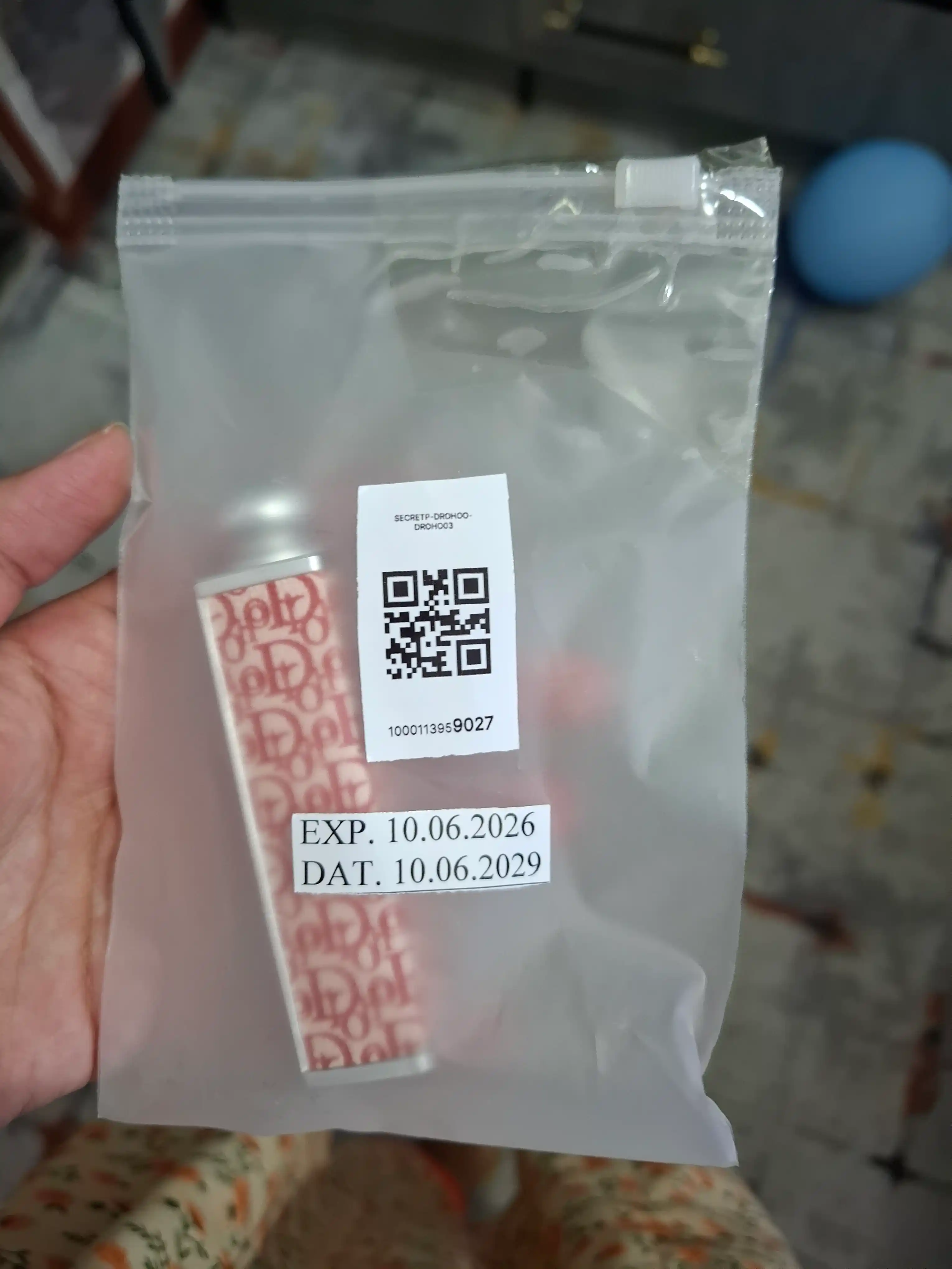 Drohoo lab bo‘yog‘i, xira, turli ranglarda, yorqin va yalang‘och ranglarda
