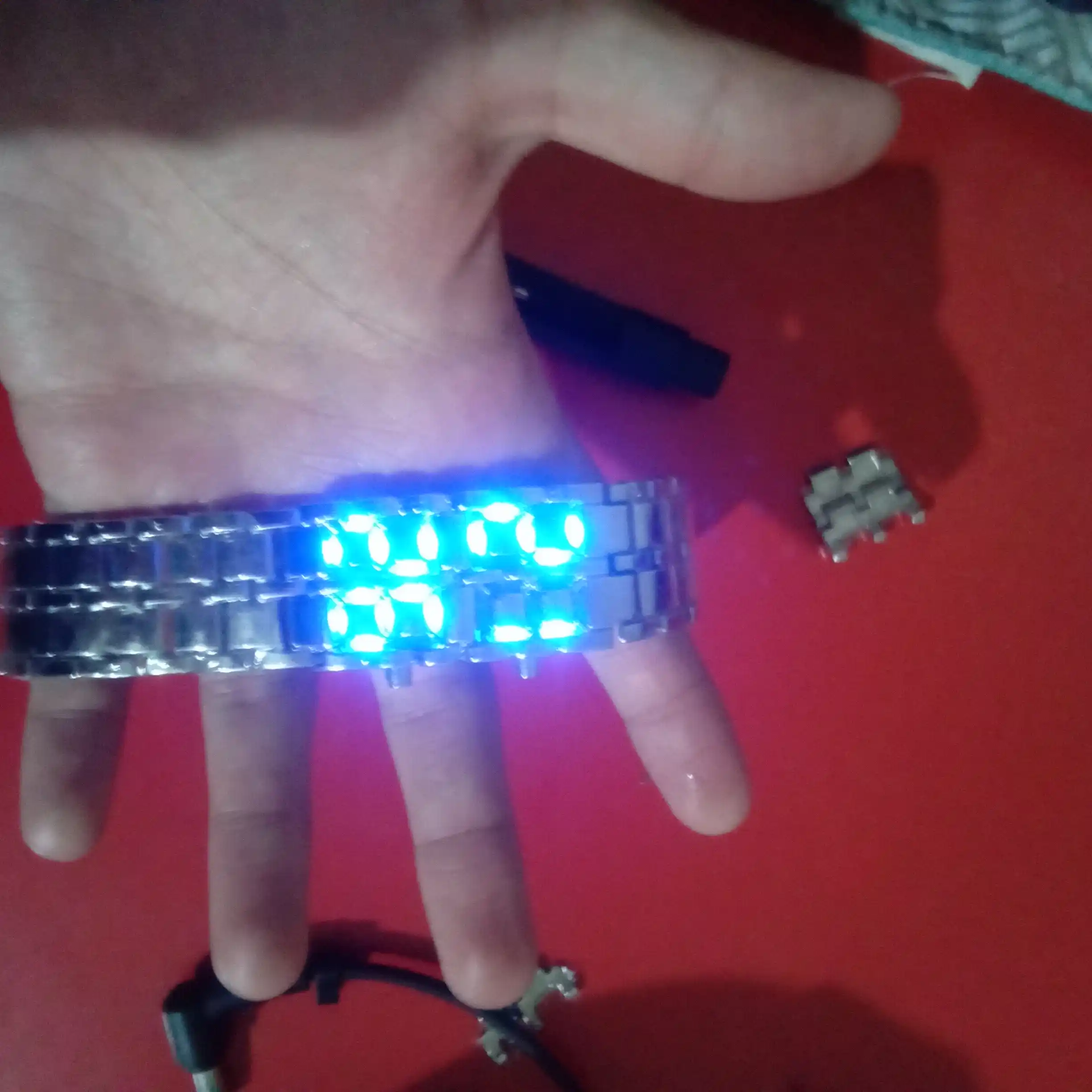 Erkaklar uchun LED soat bilaguzuk, yorqin displey qo'l soati, LED yoritgich, braslet