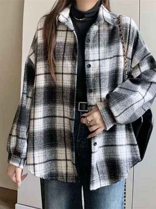 Ayollar uchun katakli ko‘ylak-kurtka — oversize fason