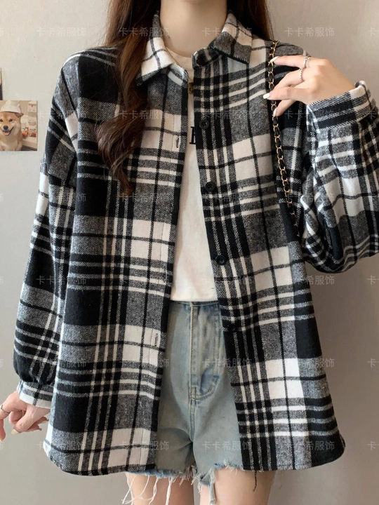 Ayollar uchun katakli ko‘ylak-kurtka — oversize fason