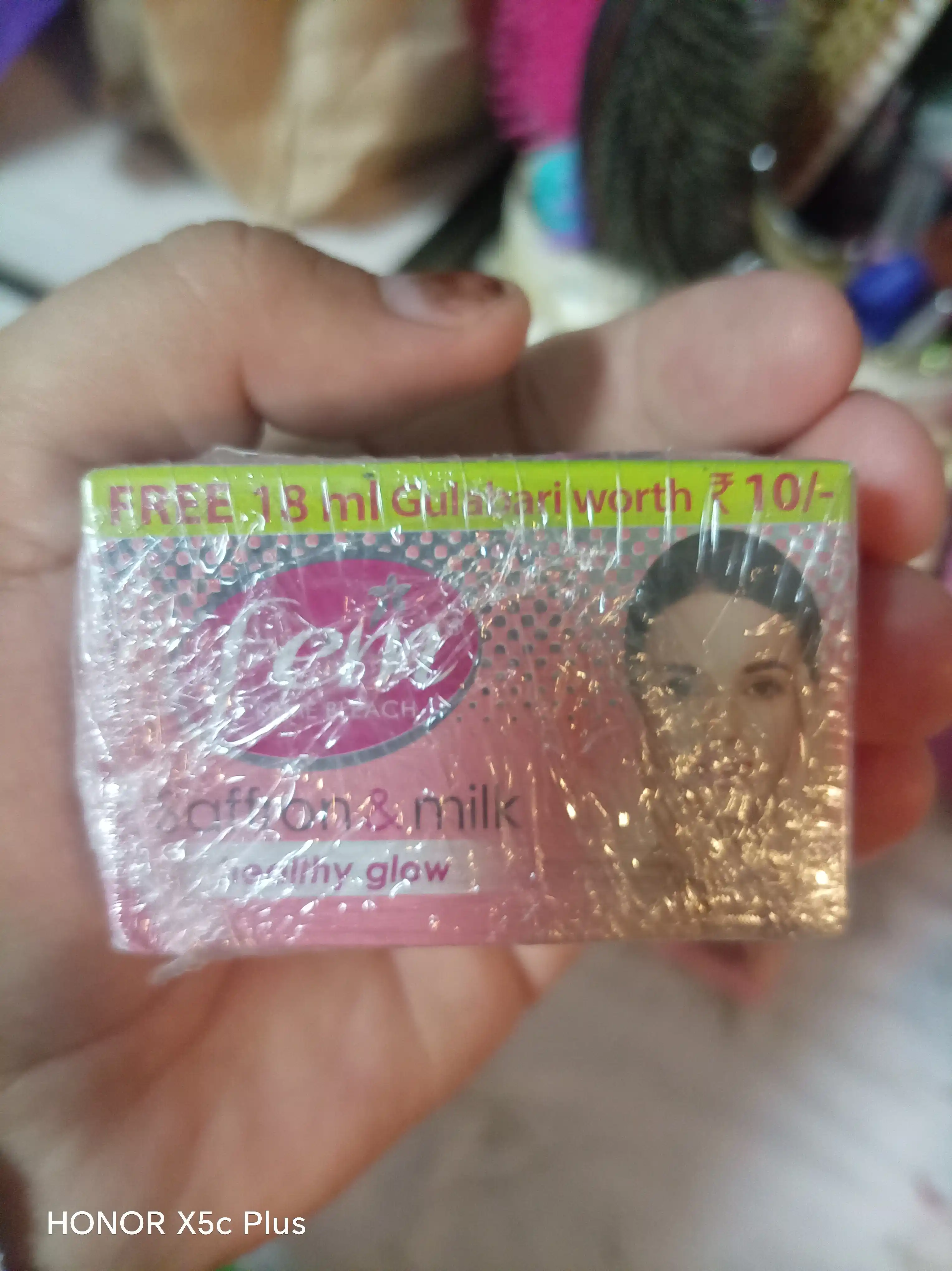 Fem Saffron & Milk yuz va qosh tuklarini oqartiruvchi krem, 40 gr