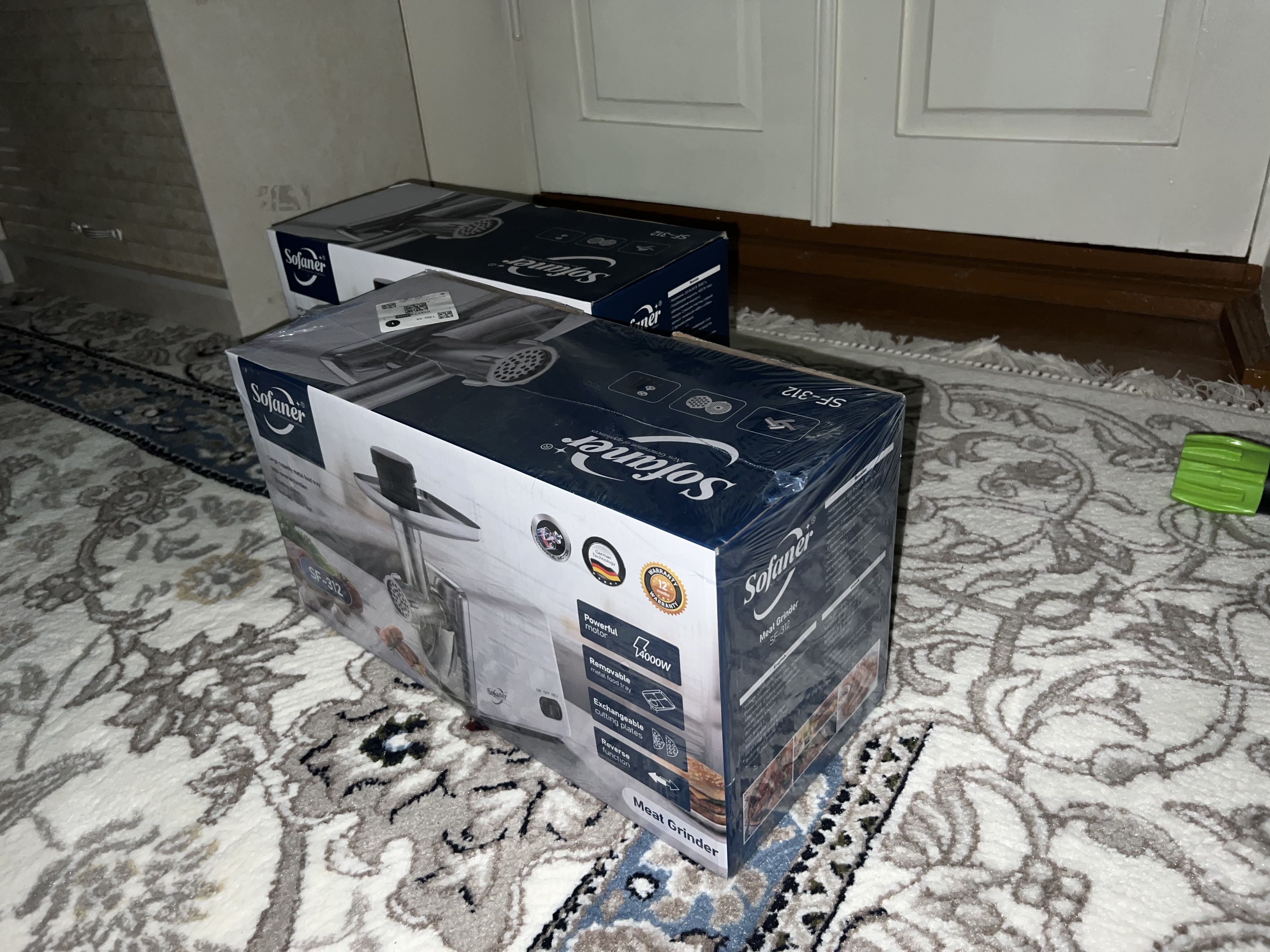 Go'sht maydalagich elektr 6 tasi 1 da, po'lat metall, revers funktsiya, quvvat 4000 Vt