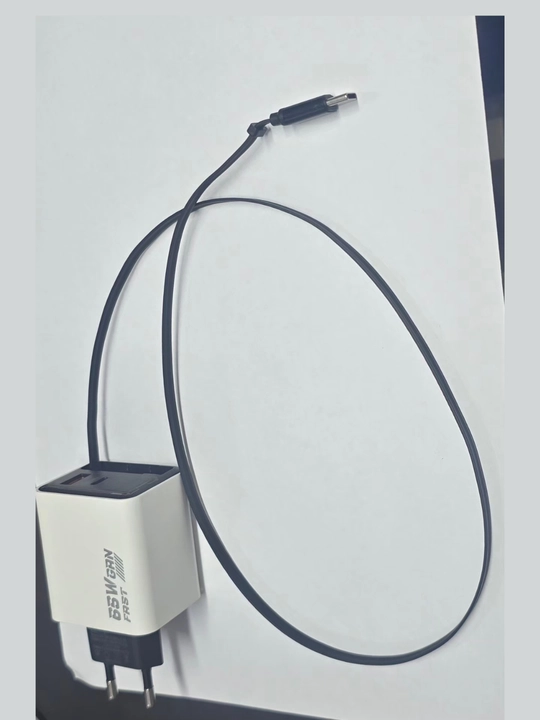 Зарядное устройство 65W GaN со встроенным кабелем Type-C 60 см и портами USB-A Type-C