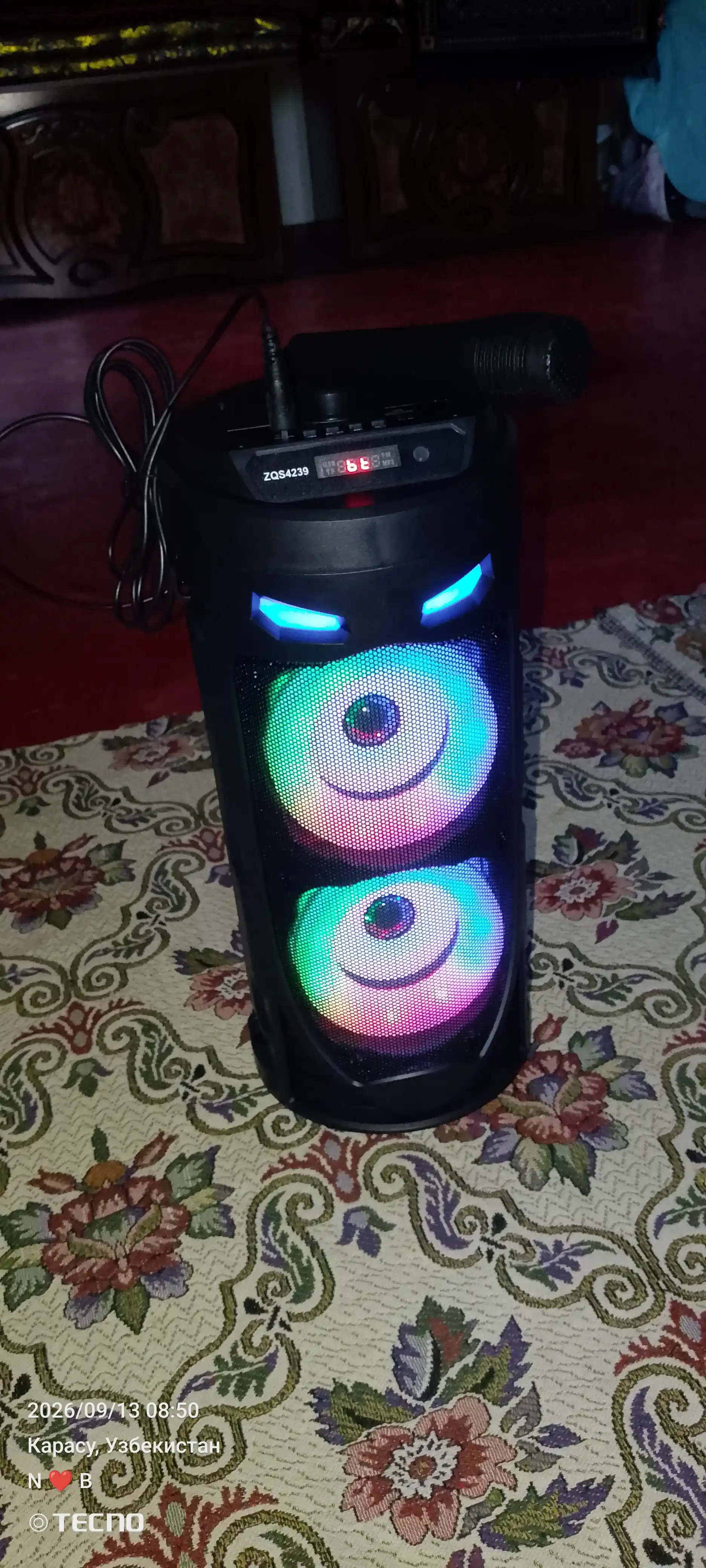 Katta Bluetooth simsiz karnay, karaoke, RGB yoritish, mikrofon va pult bilan