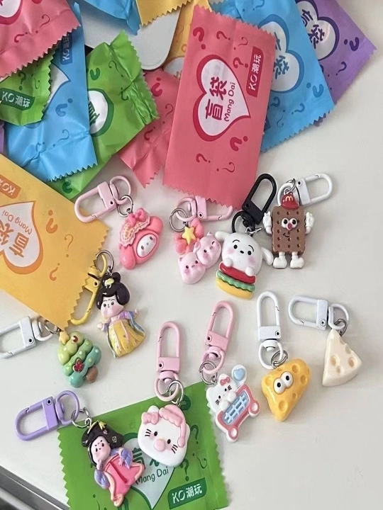 Брелок-сюрприз в упаковке, брелок с мультяшным персонажем для ключей, сумок и рюкзаков