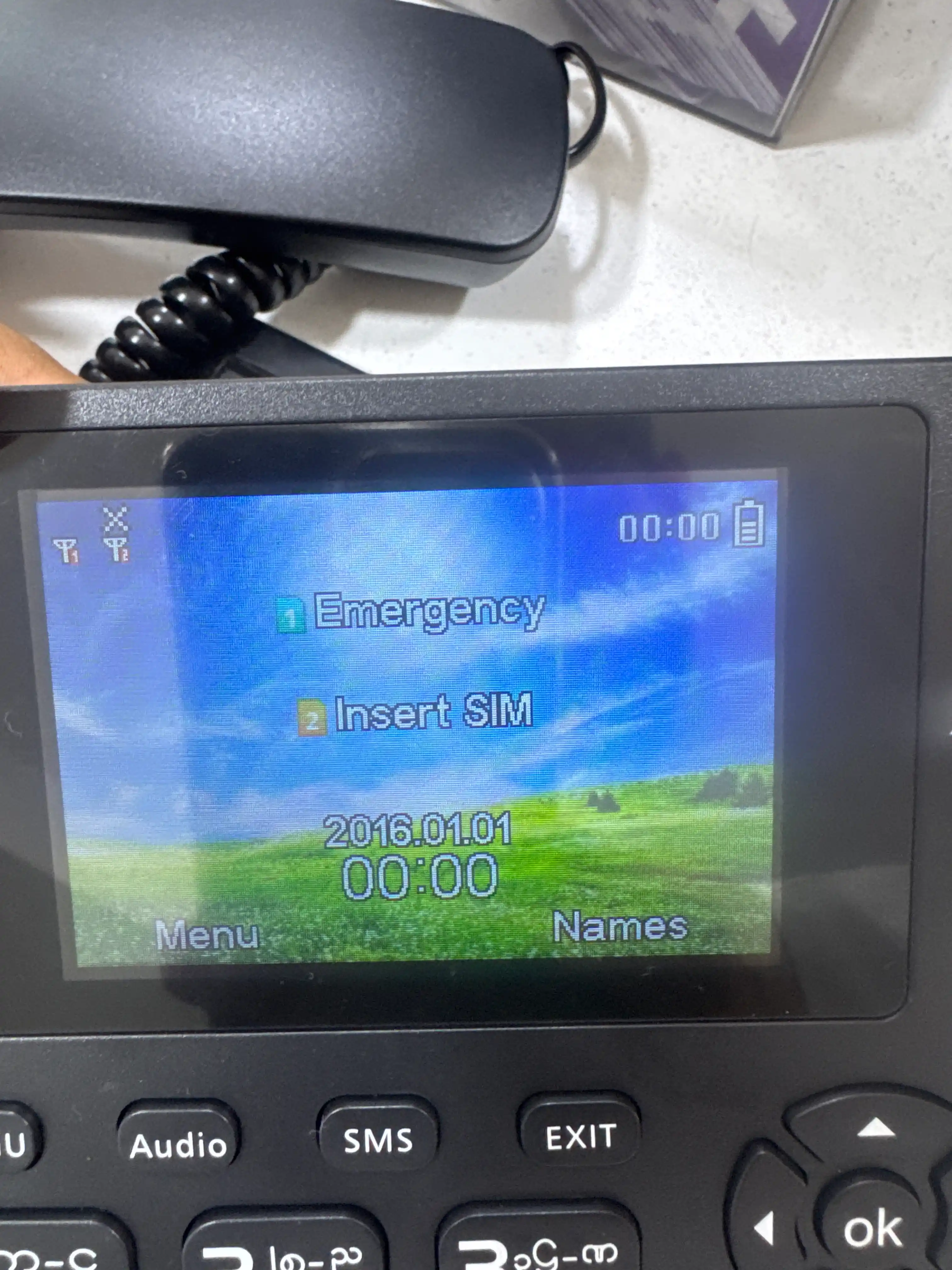 Uy telefoni Dual SIM DLNA ZT9000 GSM, rangli ekran, qo'ng'iroqlarni yozish va qora