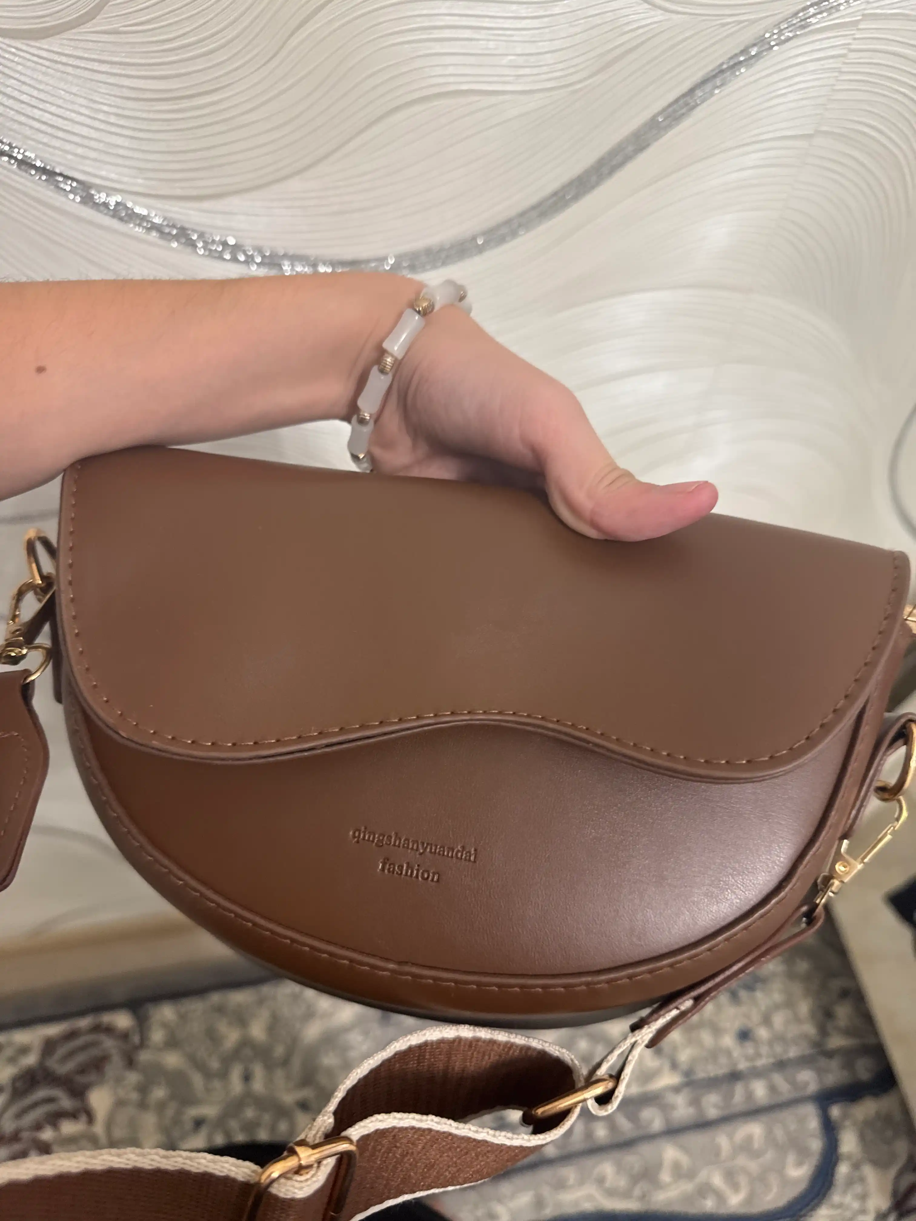 Ayollar yelkama sumkasi, eko charm