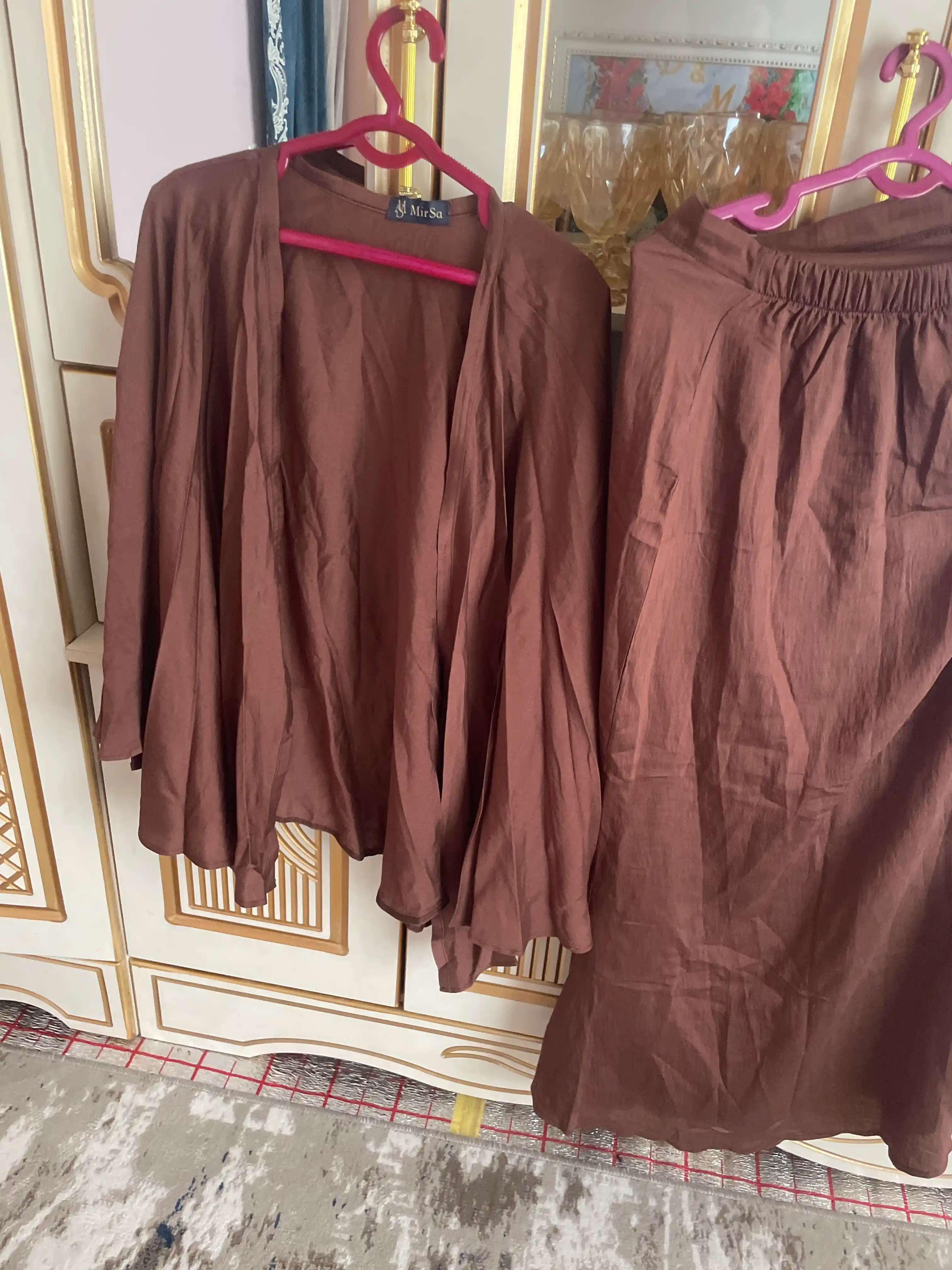 Kofta va yubka to‘plami, Armani Silk mato. Standart razmer. Ayollar uchun komplekt