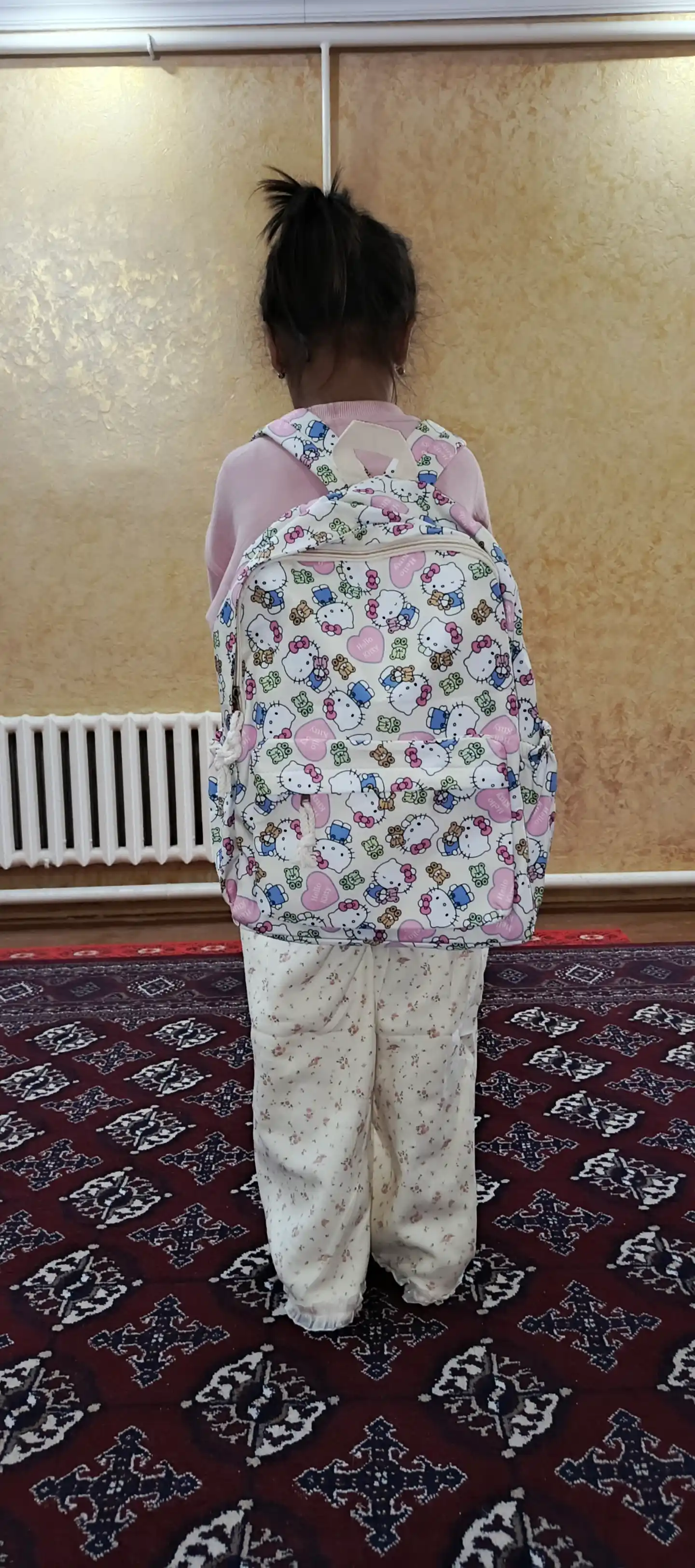 Maktab ryukzagi Hello Kitty, Doraemon