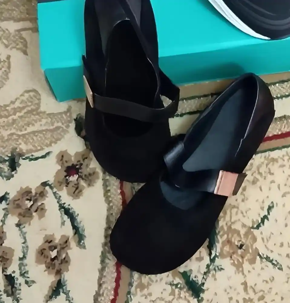 Ayollar uchun zamsh baletkalari, poshnasiz, tasmali (Mary Jane)