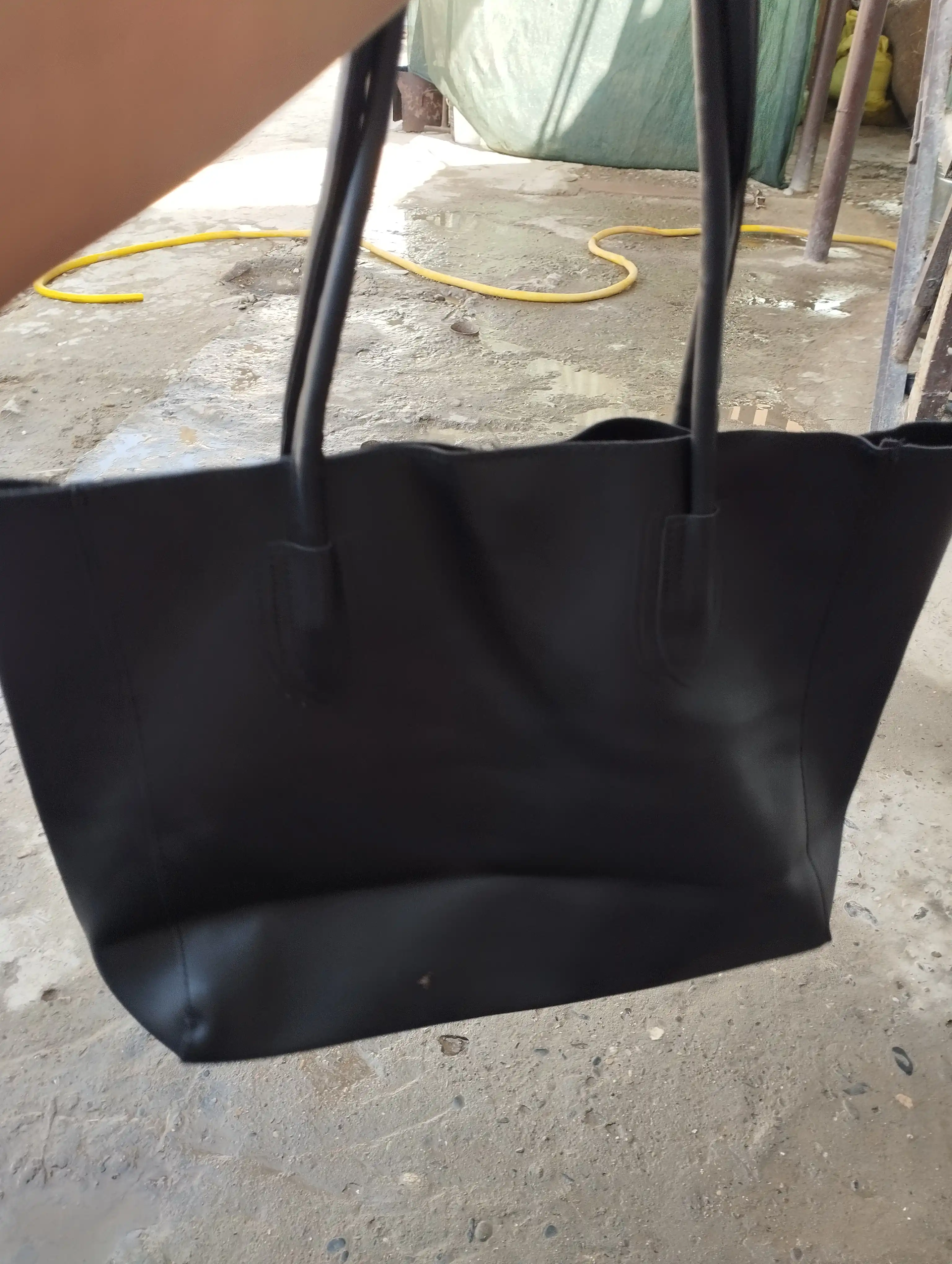 Ayollar uchun katta shopper sumka, PU charm tote, ish va hujjatlar uchun
