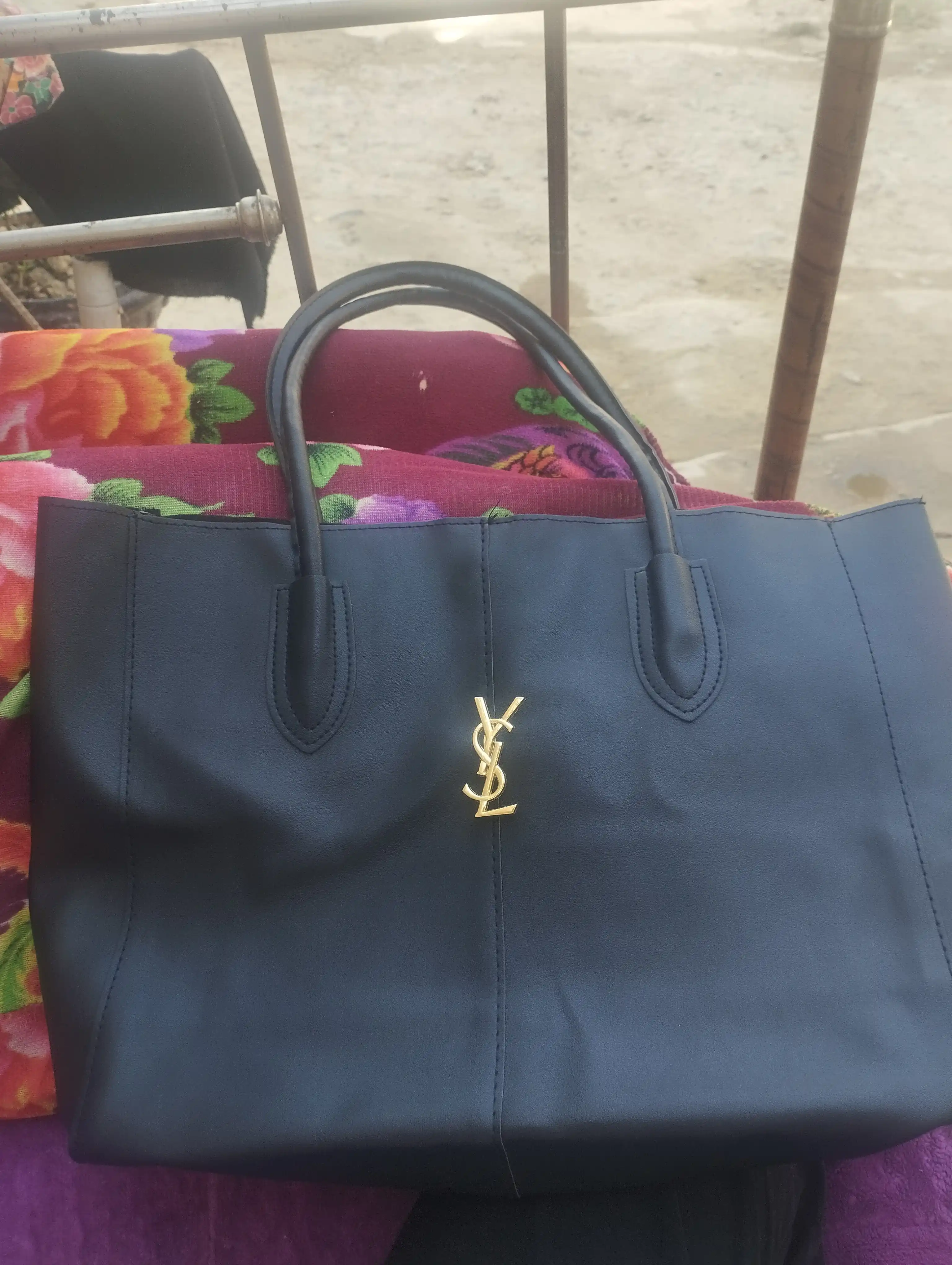 Ayollar uchun katta shopper sumka, PU charm tote, ish va hujjatlar uchun