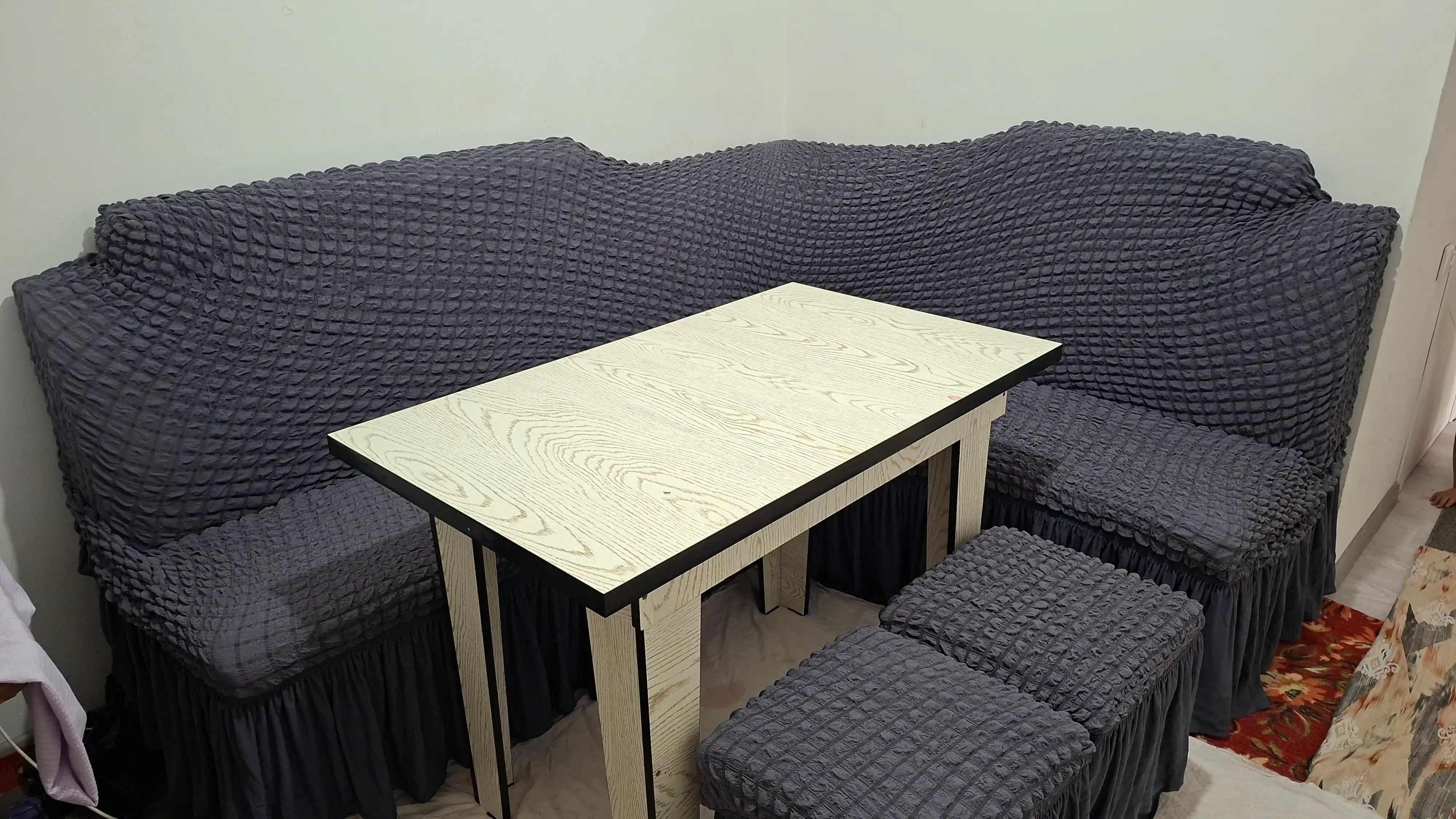 Универсальный чехол для кухонного уголка с пуфиками