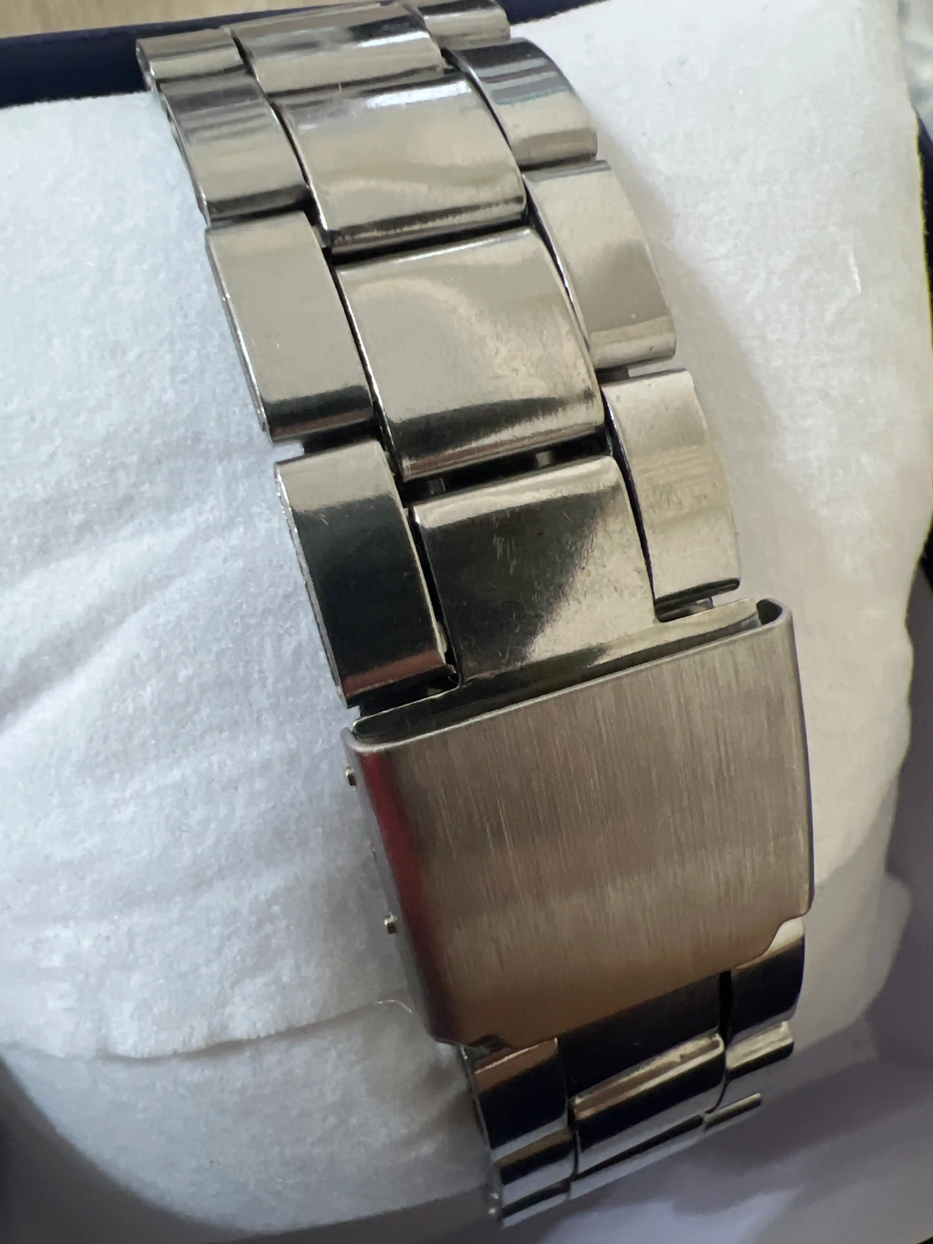Erkaklar qo‘l soati, ko‘k siferblat, metall braslet, klassik dizayn, sovg‘a qutisida