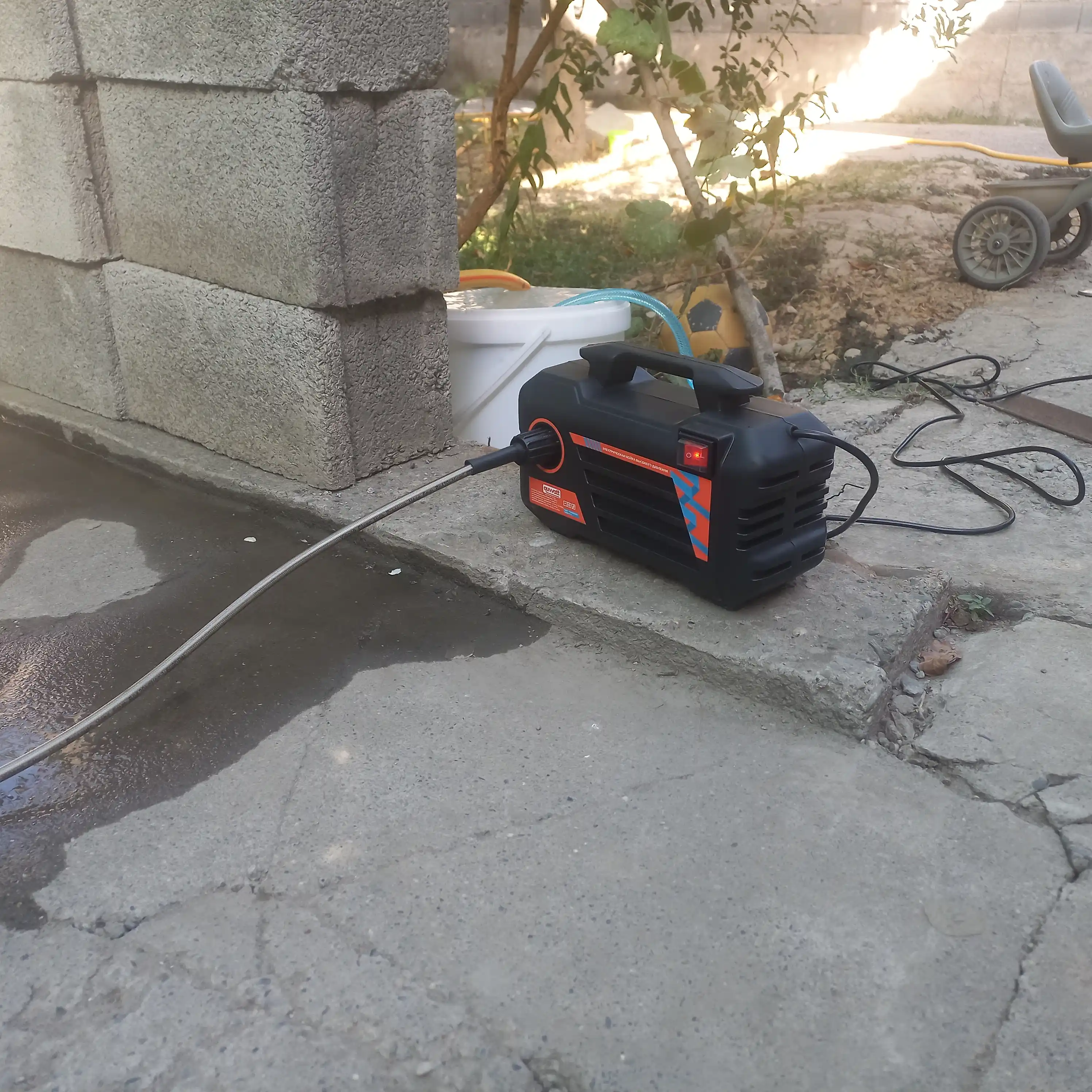 Yuqori bosimli elektr yuvish avto-moykasi 2500 Vt, 120 BAR, penogenerator bilan, apparat