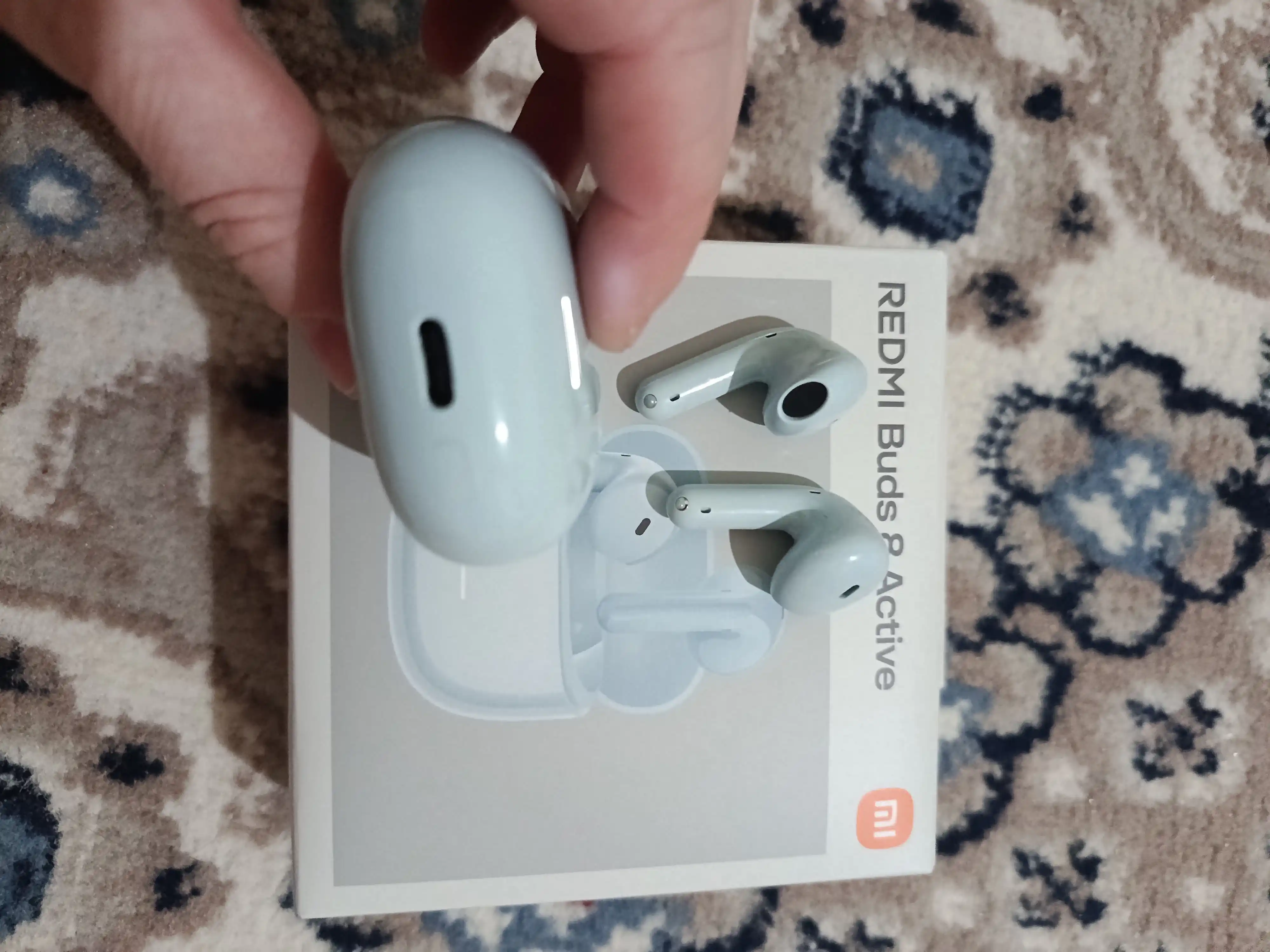 REDMI Buds 8 Active quloqchinlari, qo‘sh mikrofonlar yordamida tiniq ovozli qo‘ng‘iroqlar