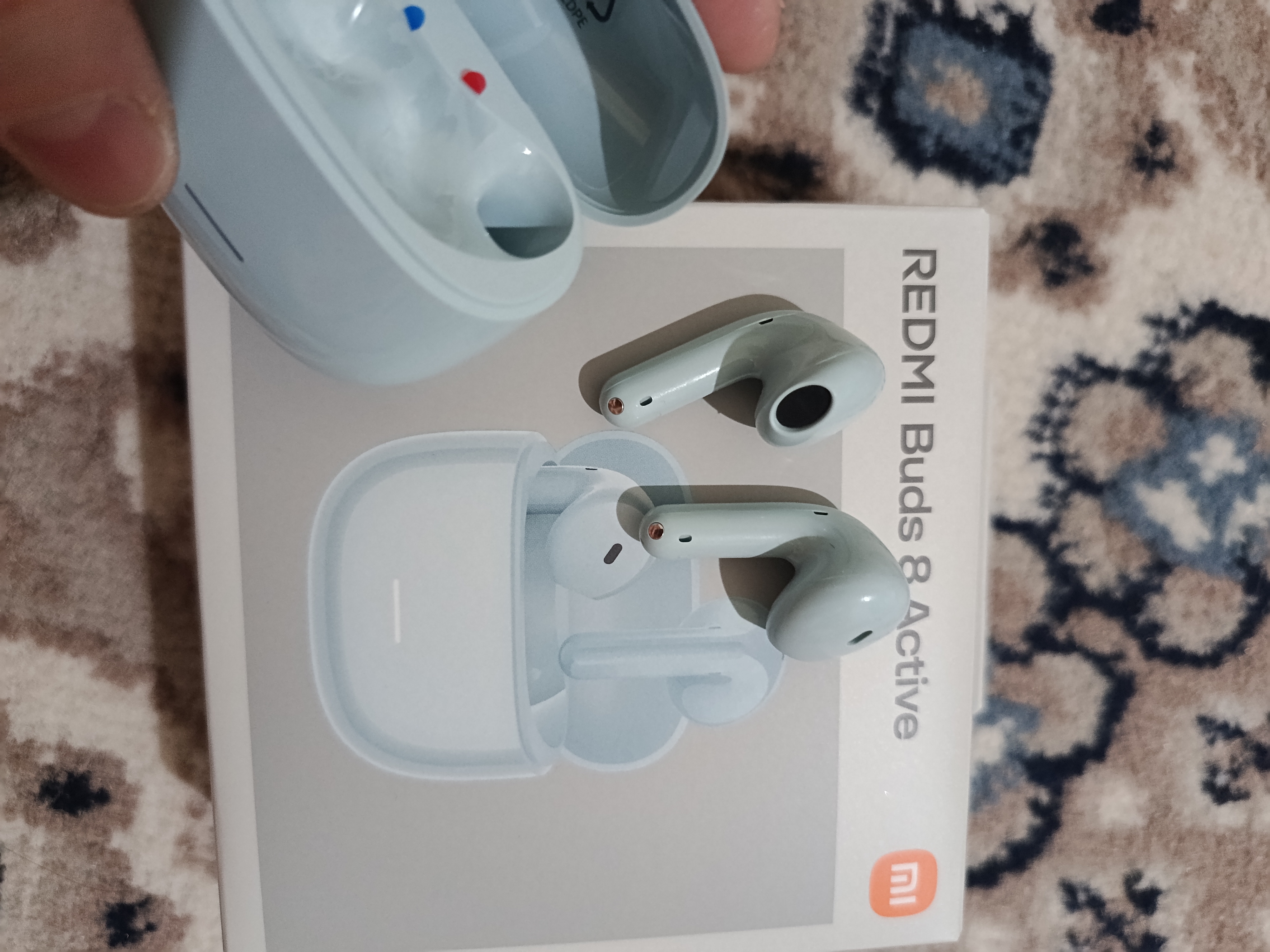 REDMI Buds 8 Active quloqchinlari, qo‘sh mikrofonlar yordamida tiniq ovozli qo‘ng‘iroqlar