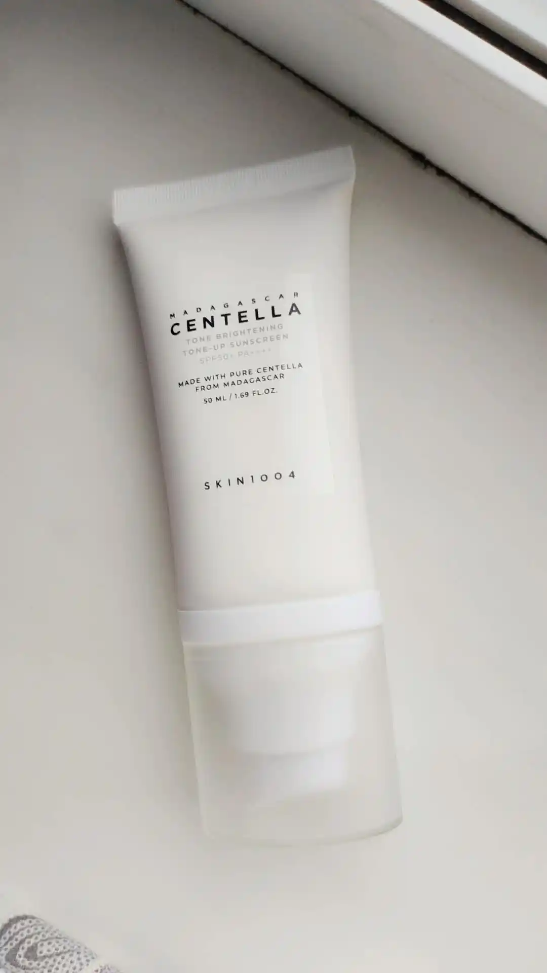 Quyoshdan krem SKIN1004 Madagascar Centella Hyalu-Cica Water-Fit SPF50/PA++++, 50 ml