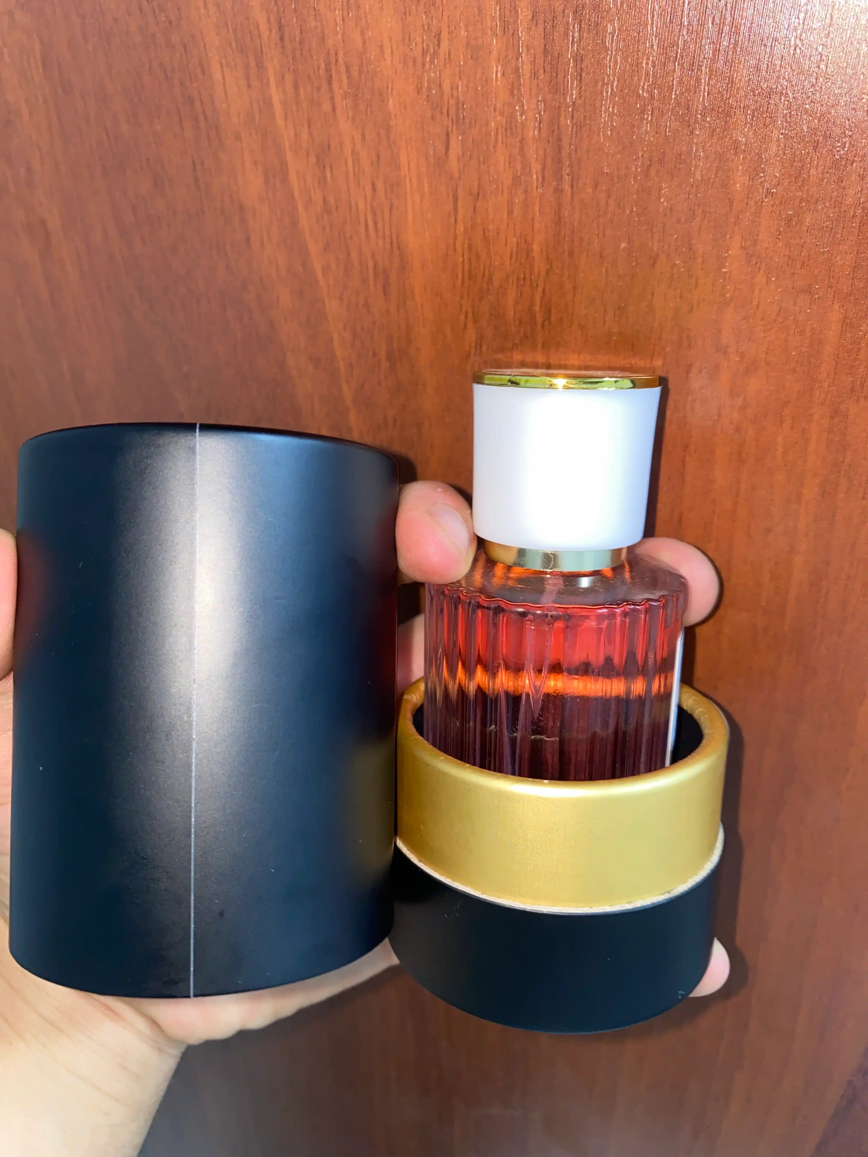 Versace Crystal Noir — Элегантный аромат таинственного очарования