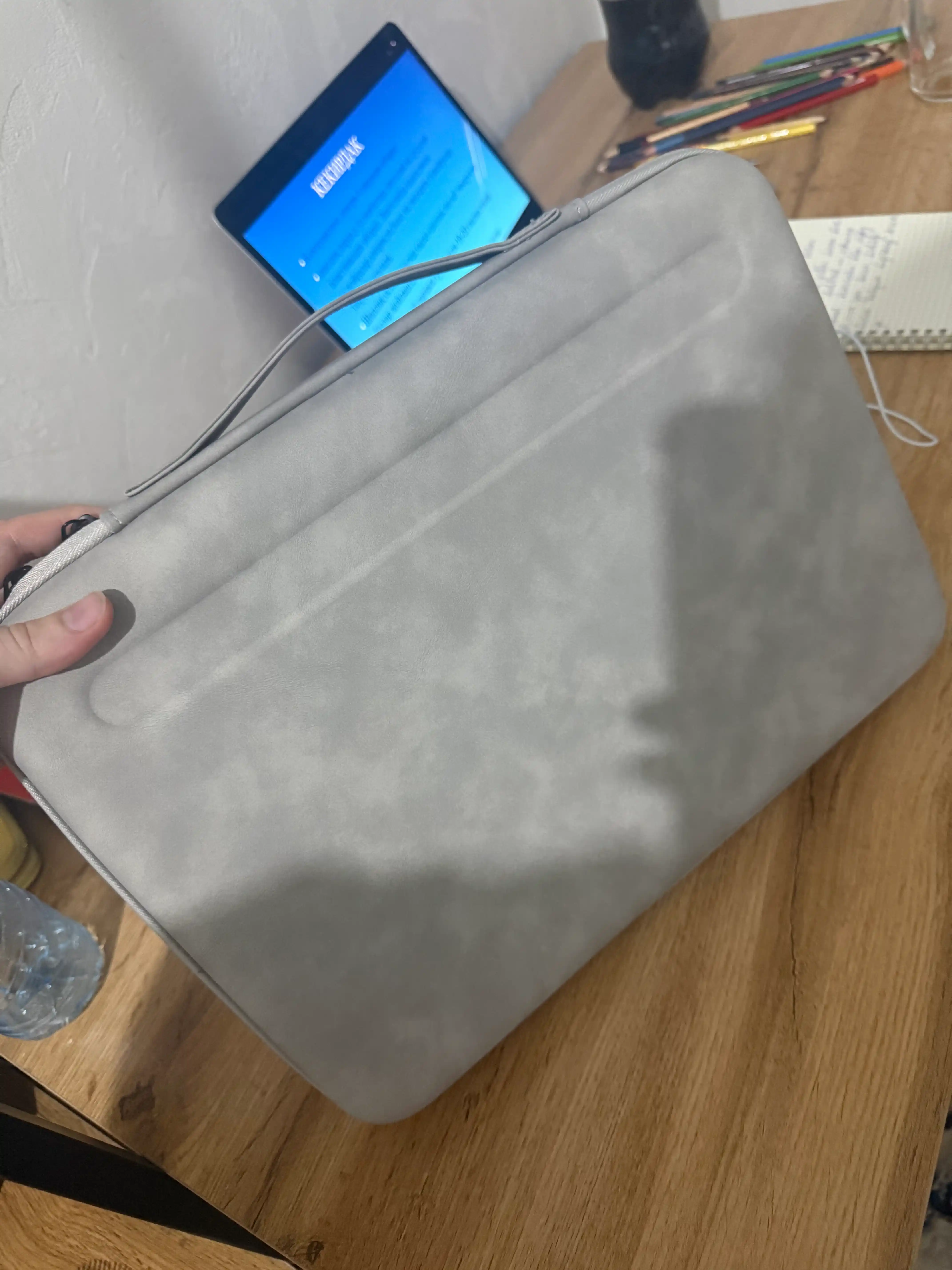Noutbuk va MacBook uchun 13–14 dyumli qattiq korpusli himoya sumka