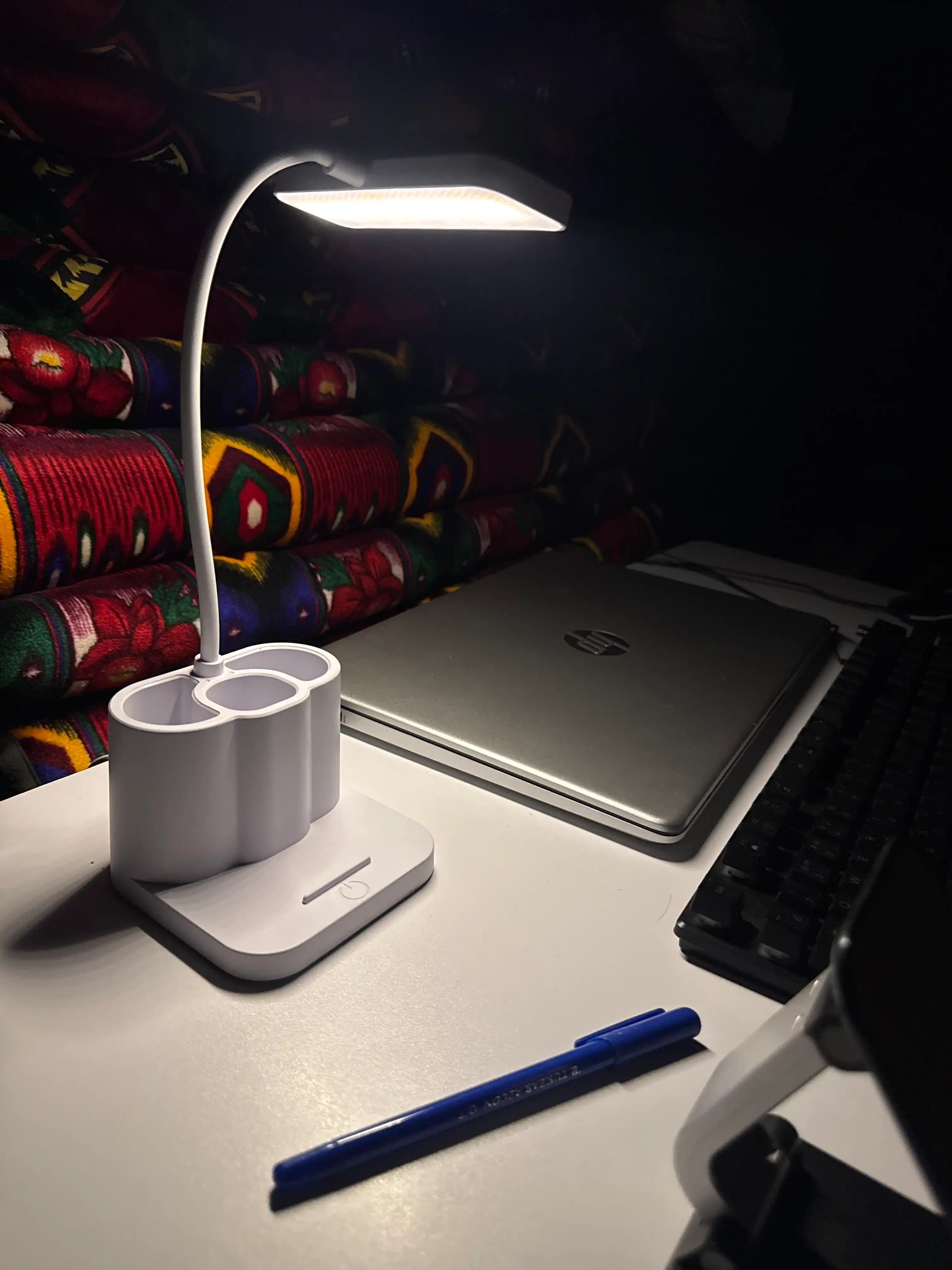 Akkumulyatorli LED stol lampasi, sensorli, yorqinlikni sozlash va USB bilan, organayzer