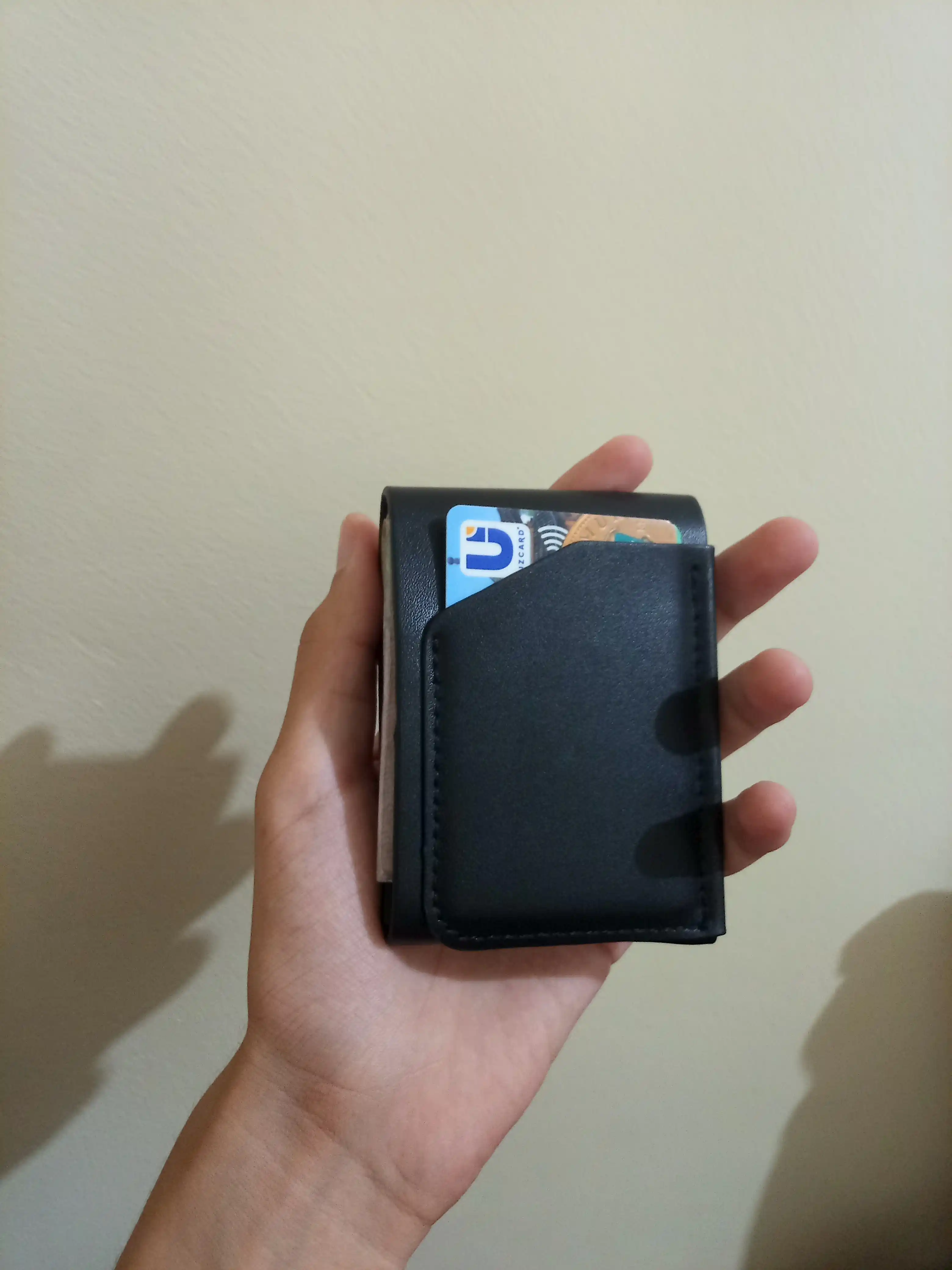 Erkaklar hamyoni, kartxolder, qisqichli, kartalar va pullar uchun eko-charm mini-hamyon